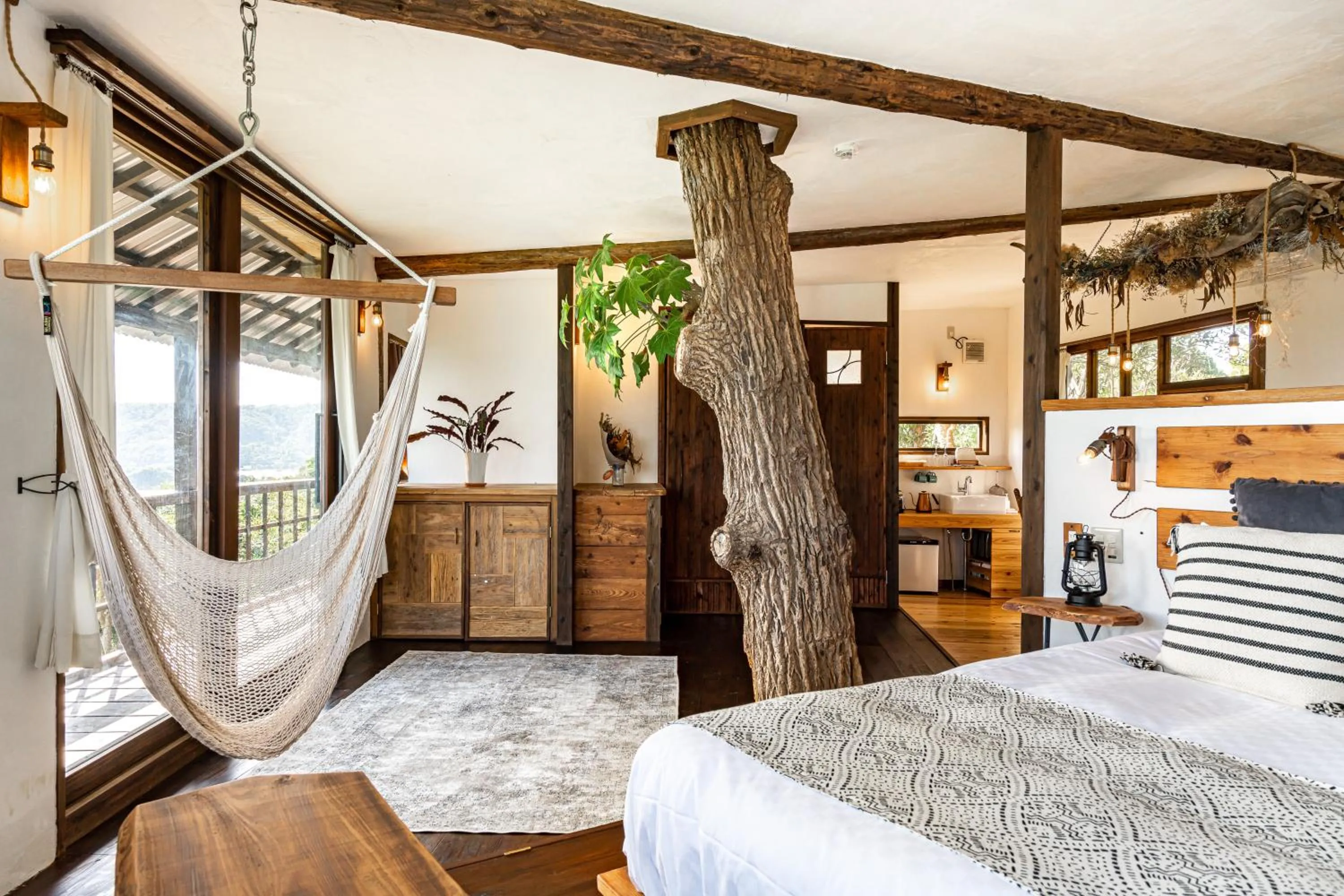 Living room, Bed in Tree-house Hotel Morinosubako