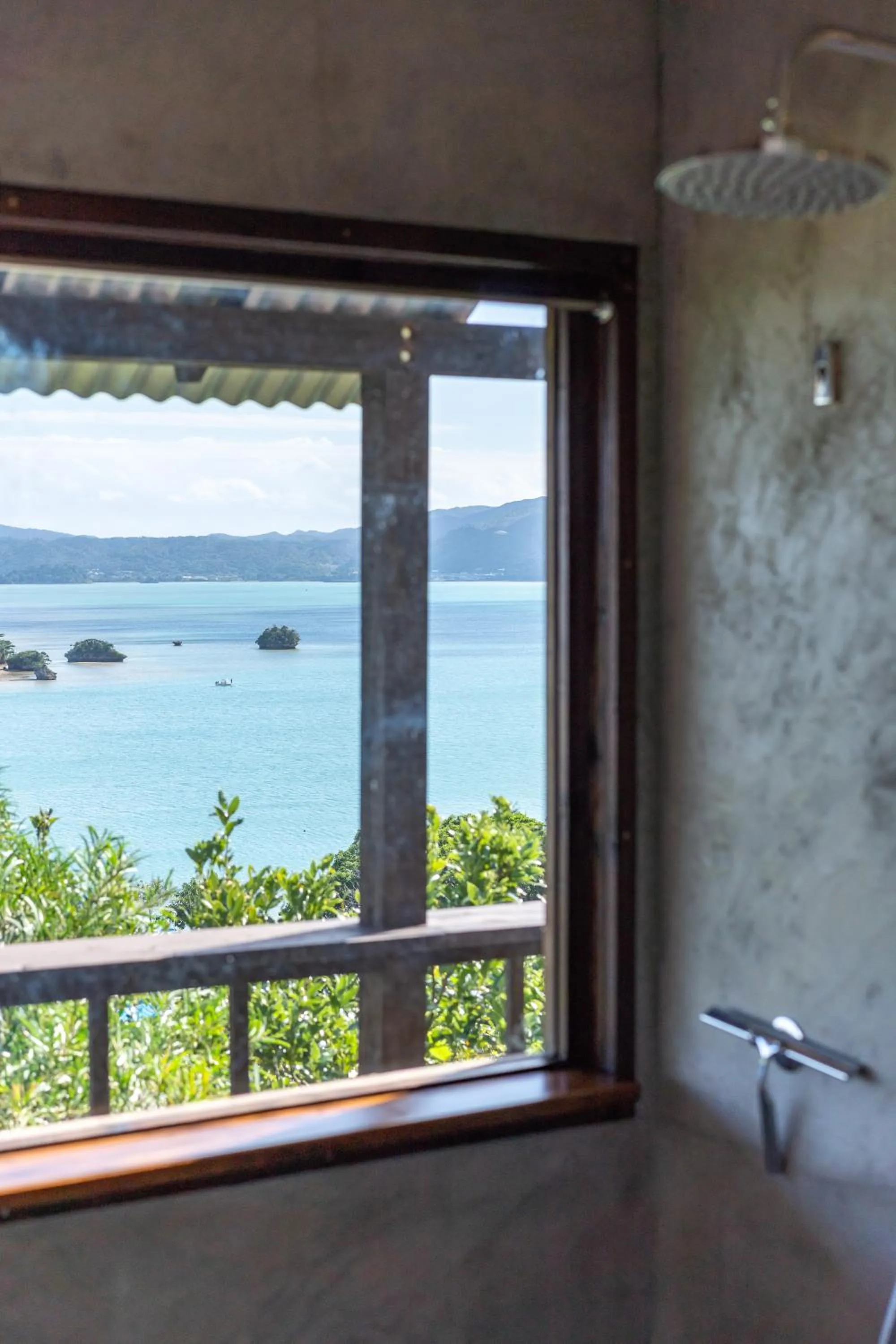 Shower in Tree-house Hotel Morinosubako