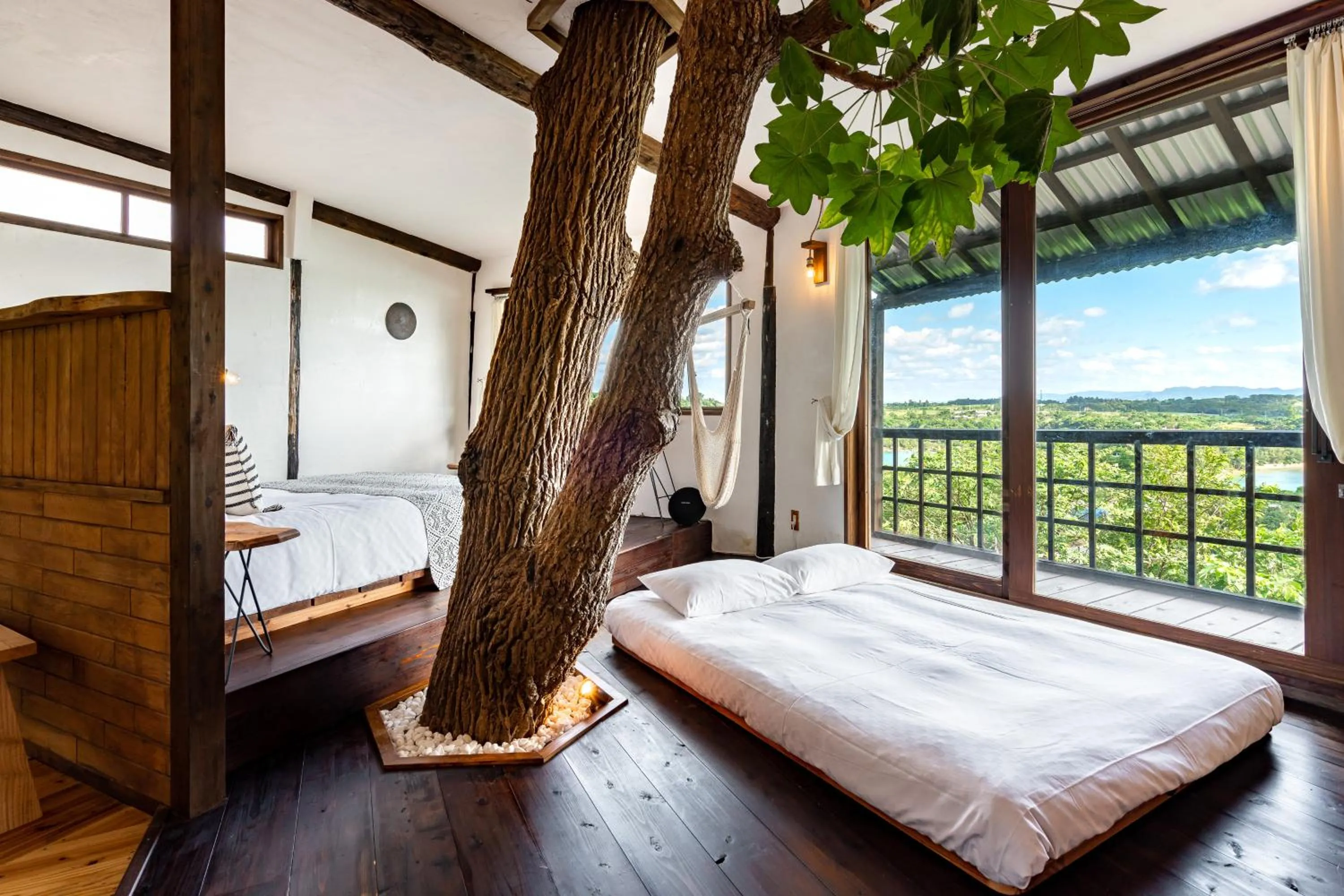 Bed in Tree-house Hotel Morinosubako