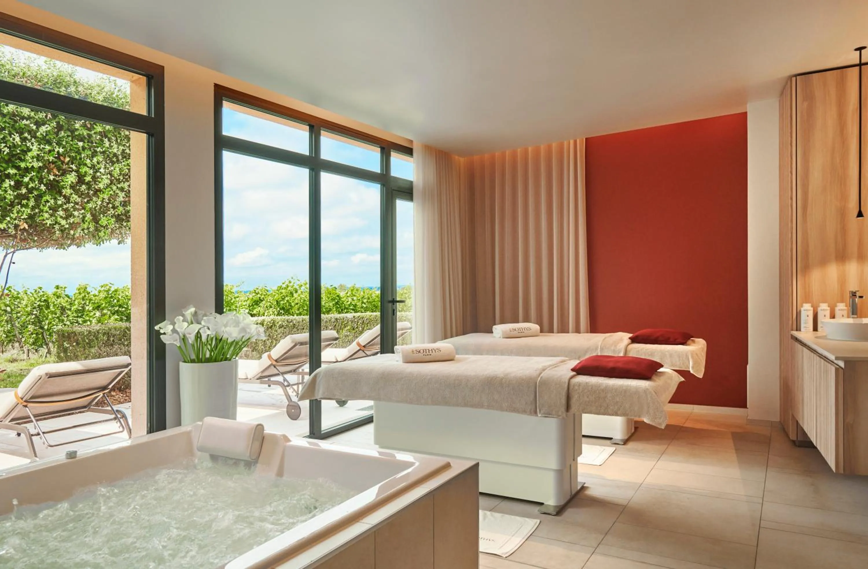 Spa and wellness centre/facilities, Bed in Château Hôtel Grand Barrail