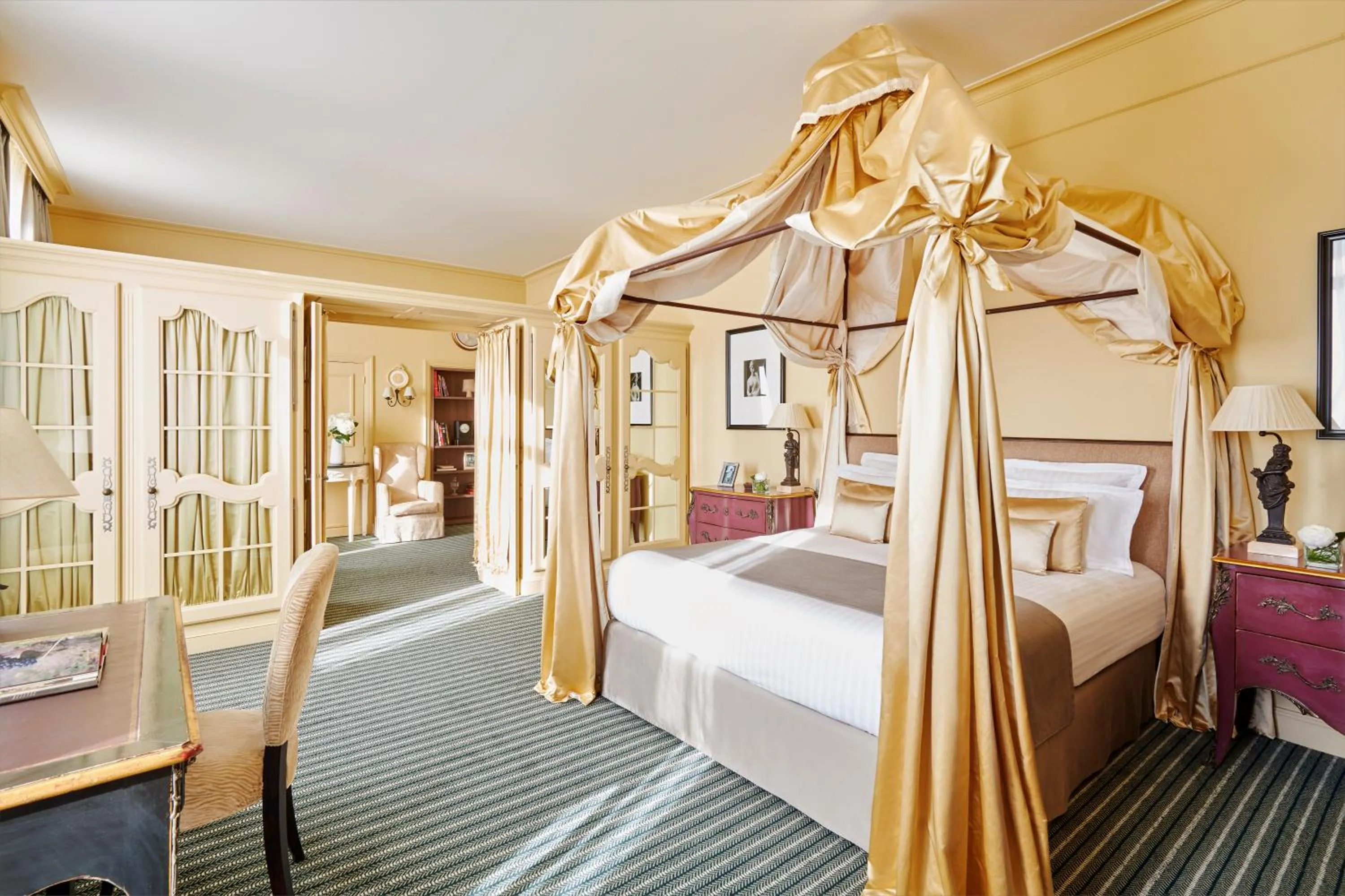 Bedroom, Bed in Château Hôtel Grand Barrail