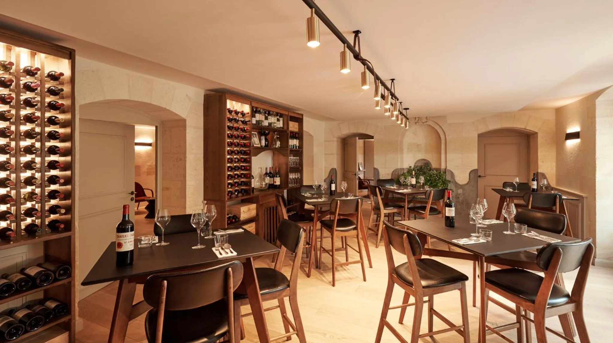 Lounge or bar in Château Hôtel Grand Barrail