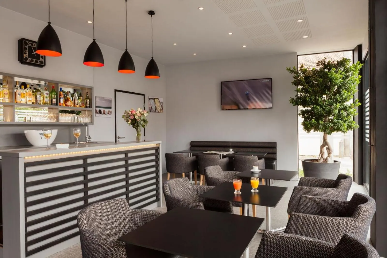 Lounge or bar in Hôtel Le Nautic