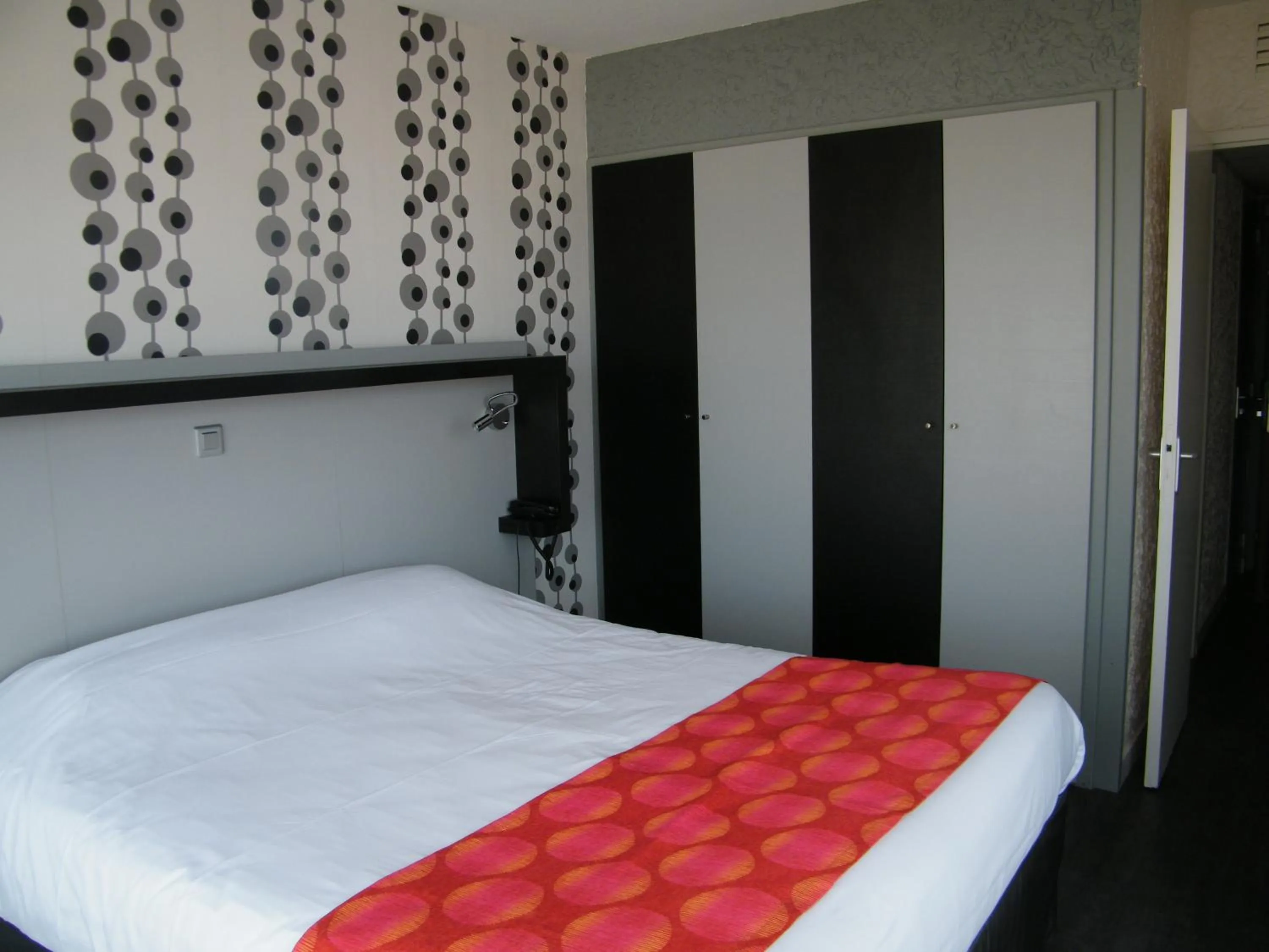 Bedroom, Bed in Hôtel Le Nautic