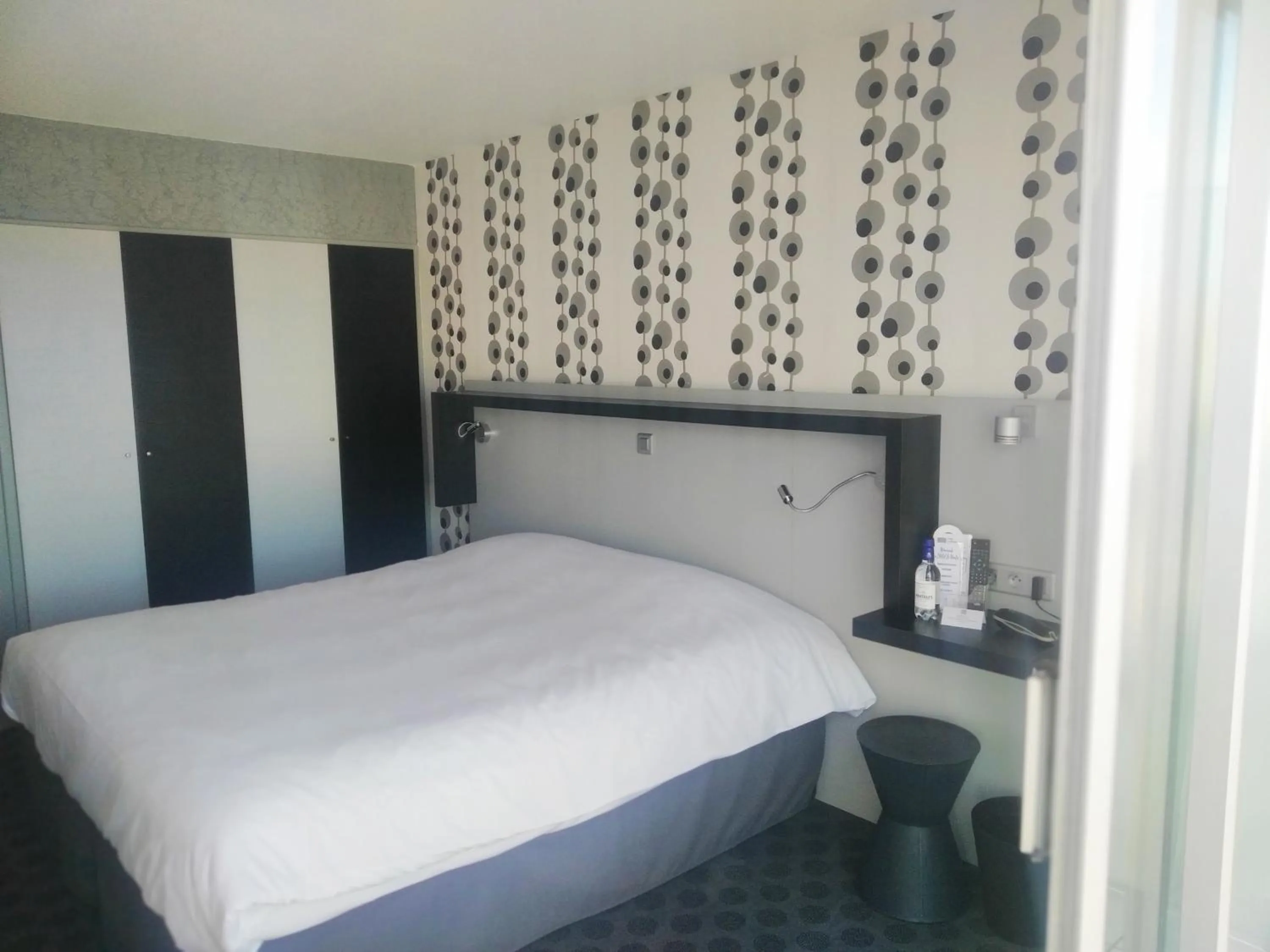 Bedroom, Bed in Hôtel Le Nautic