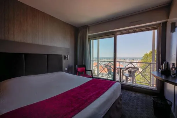 Balcony/Terrace, Bed in Hôtel Le Nautic