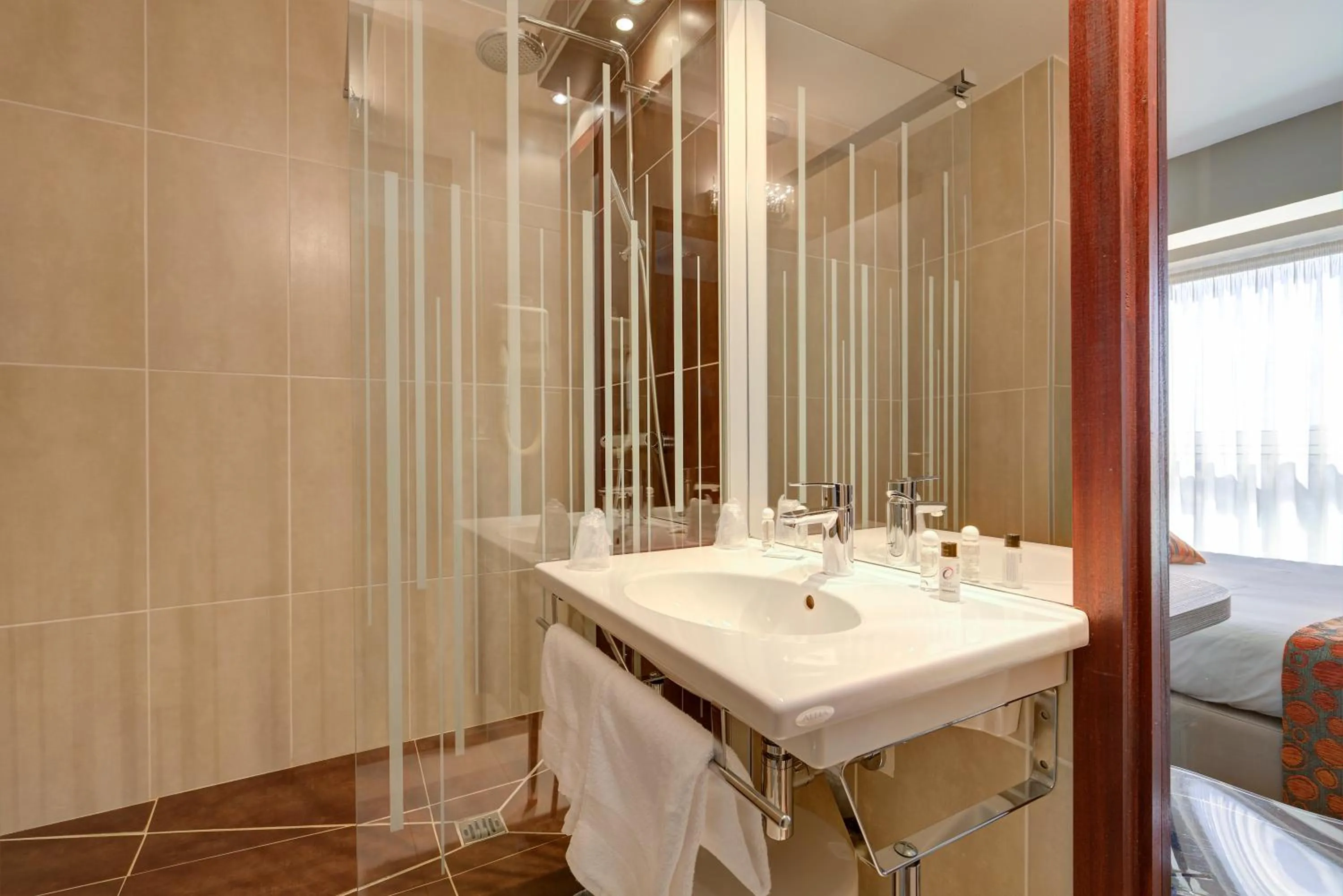 Bathroom in Hôtel Le Nautic