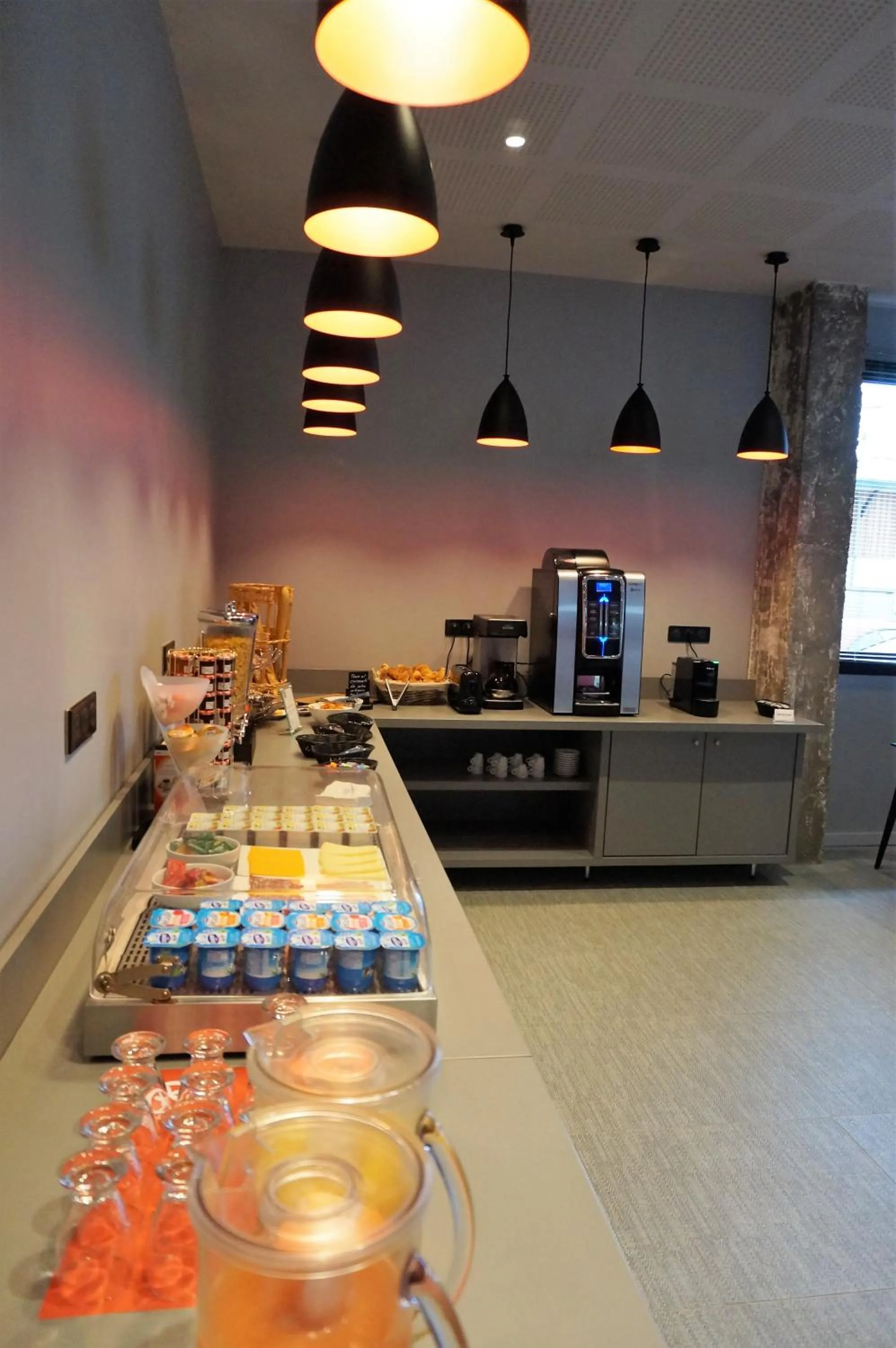 Continental breakfast in Hôtel Le Nautic