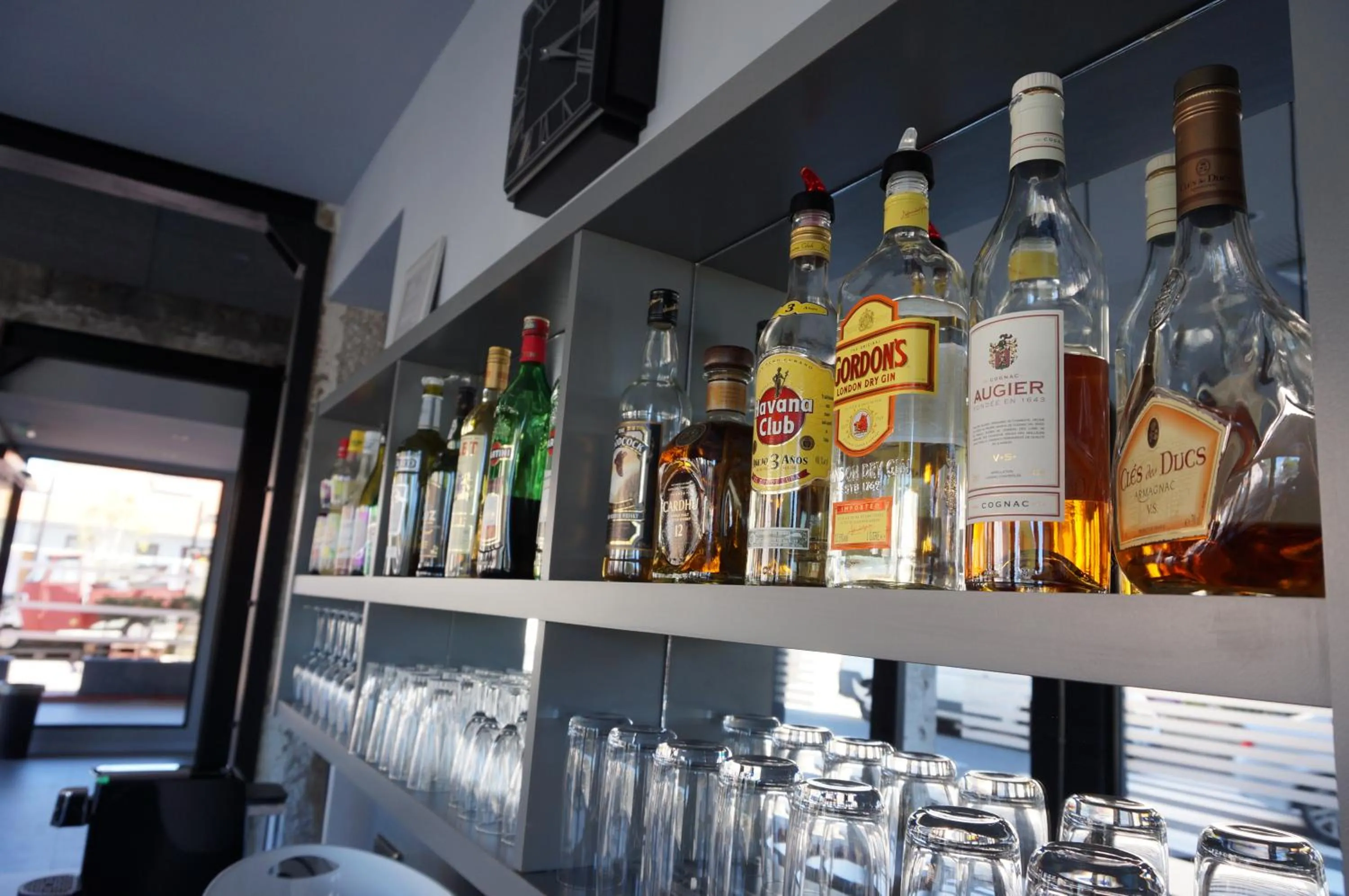 Lounge or bar in Hôtel Le Nautic