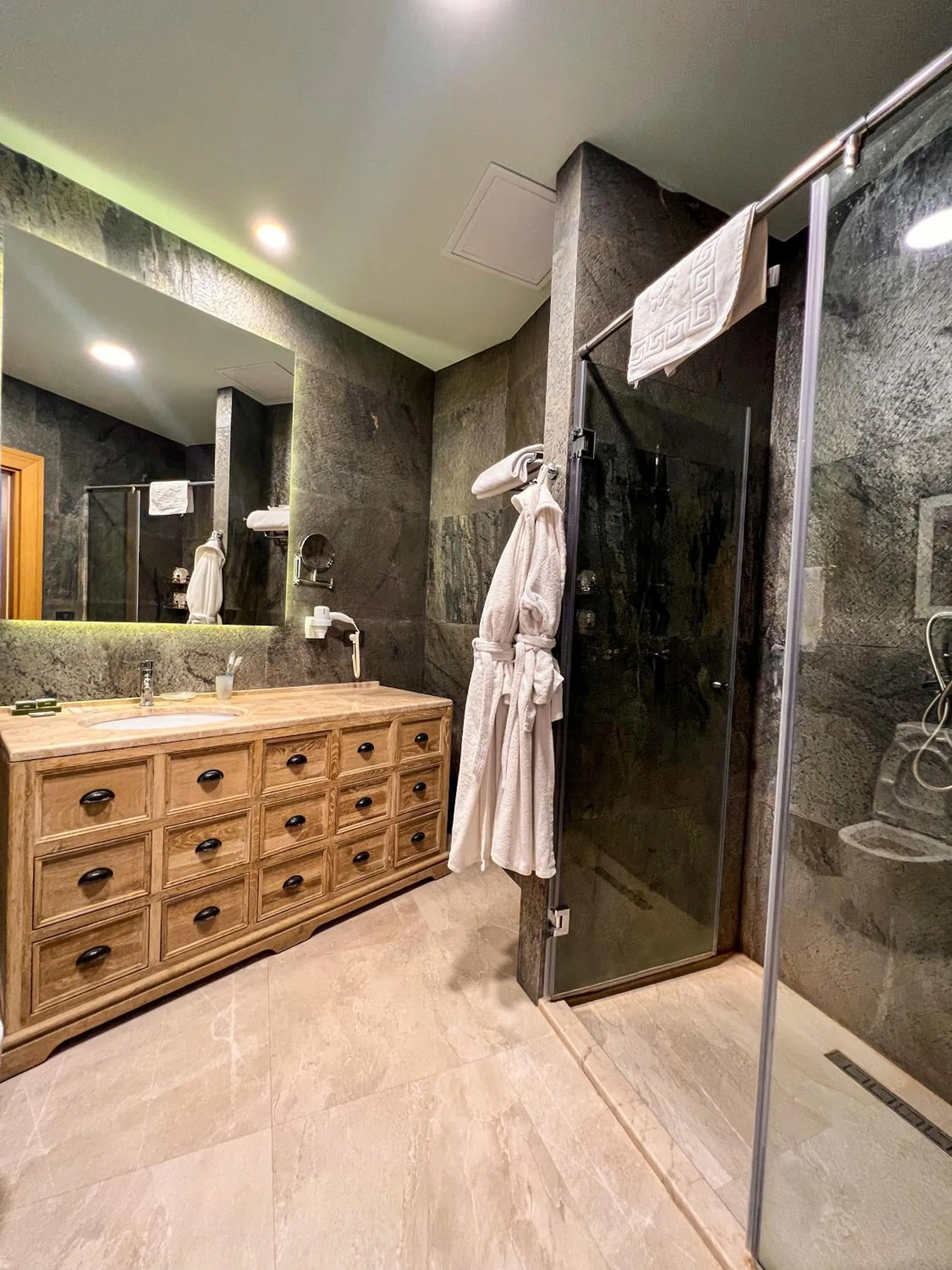 Toilet in Shirvanshah Hotel