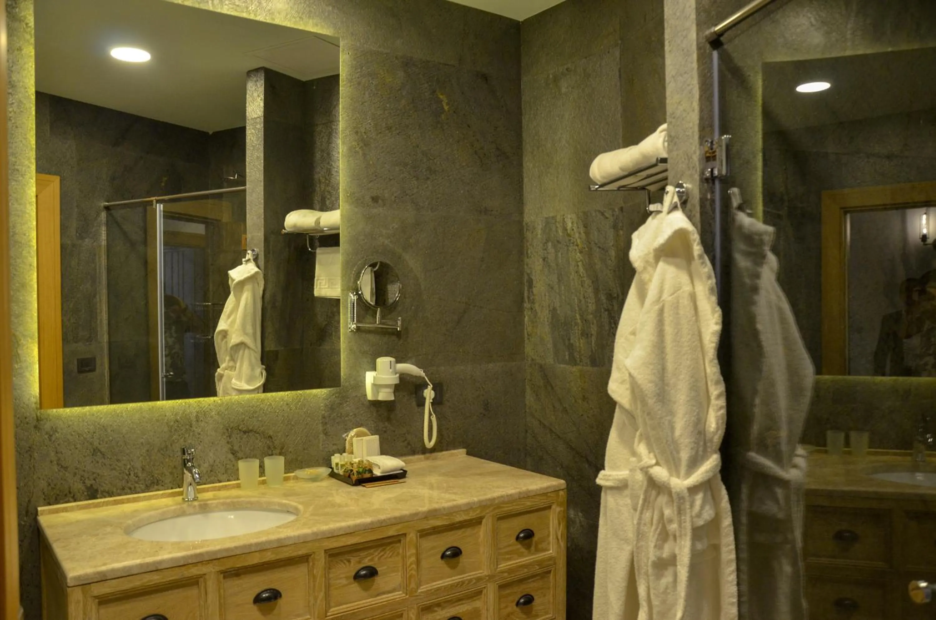 Shower in Shirvanshah Hotel