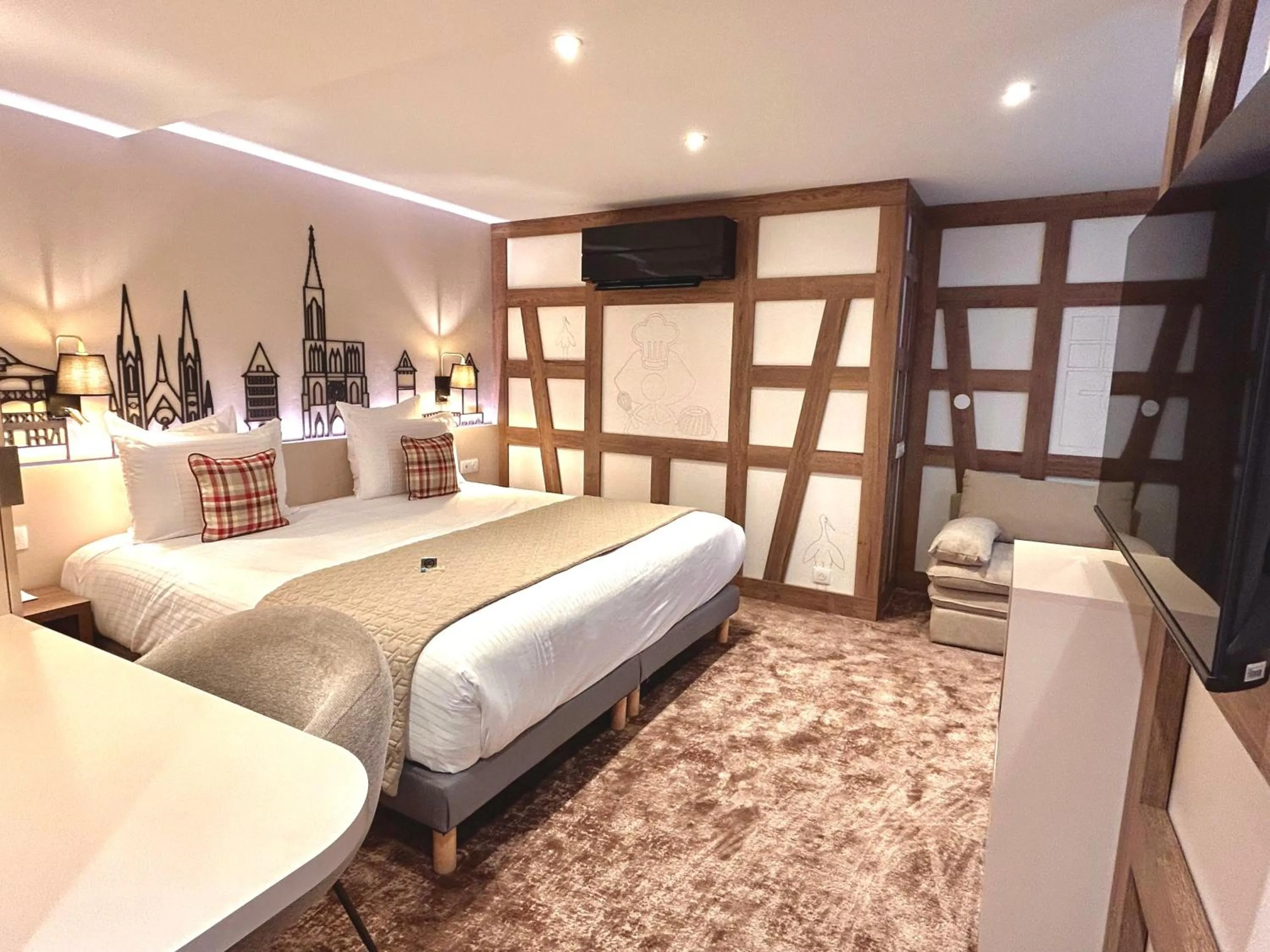 Bathroom, Bed in Hotel Beaucour