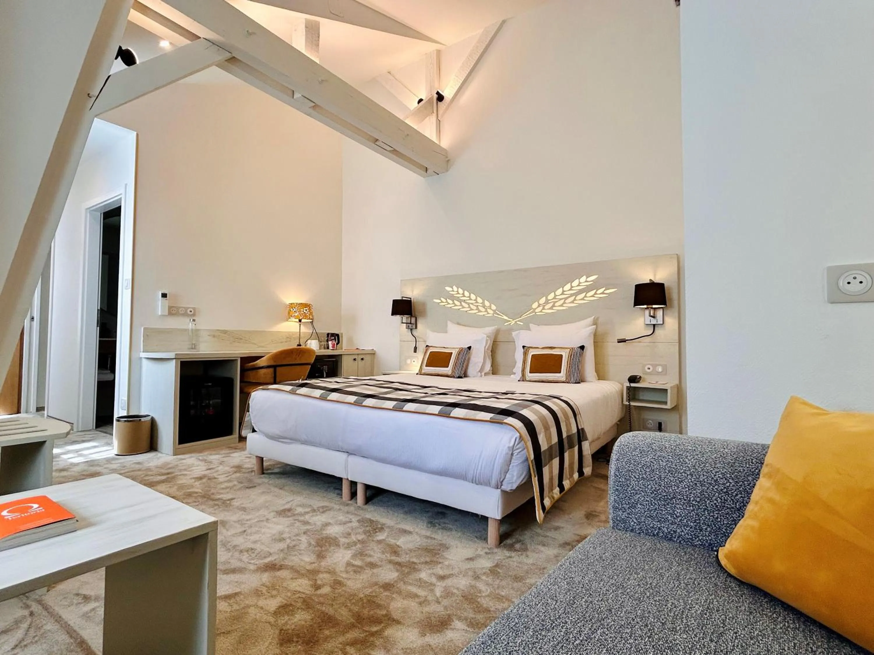 Shower, Bed in Hotel Beaucour