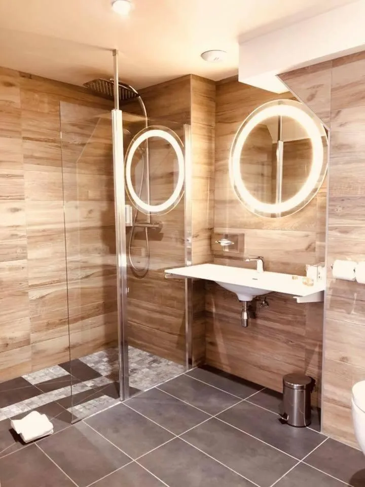 Shower in Hotel Beaucour
