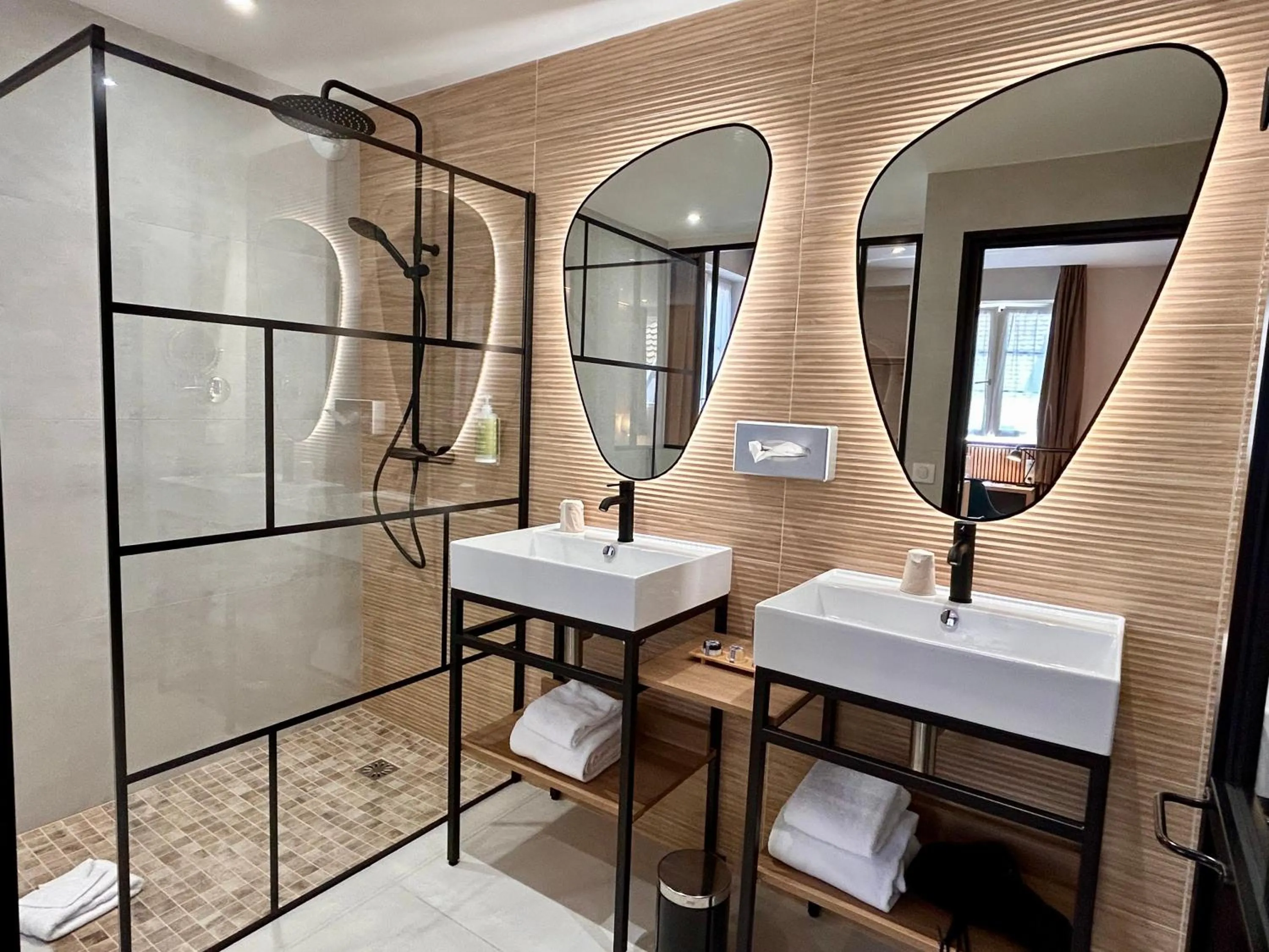 Shower in Hotel Beaucour