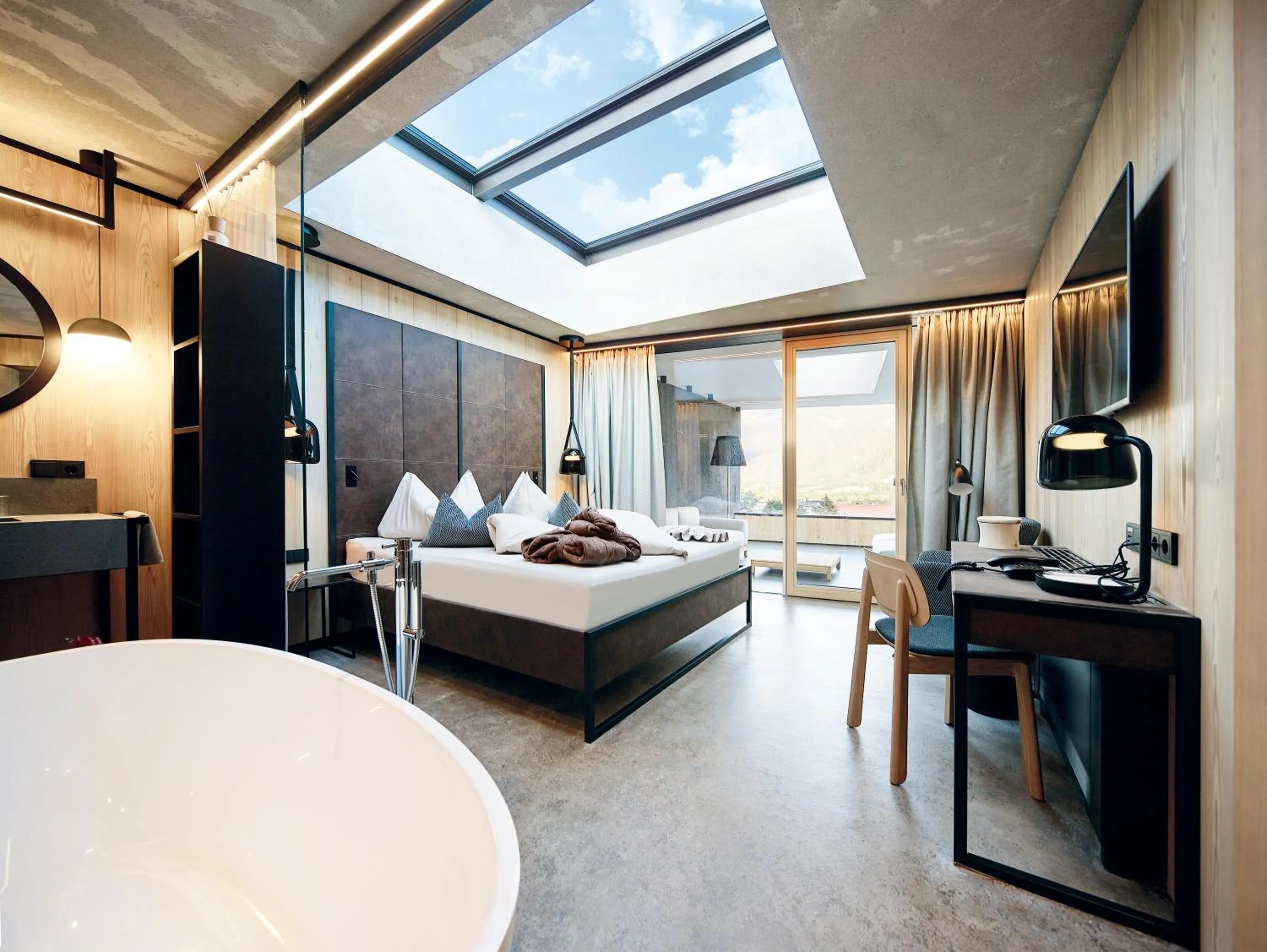 Suite with Hot Tub in Lindenhof Pure Luxury & Spa DolceVita Resort