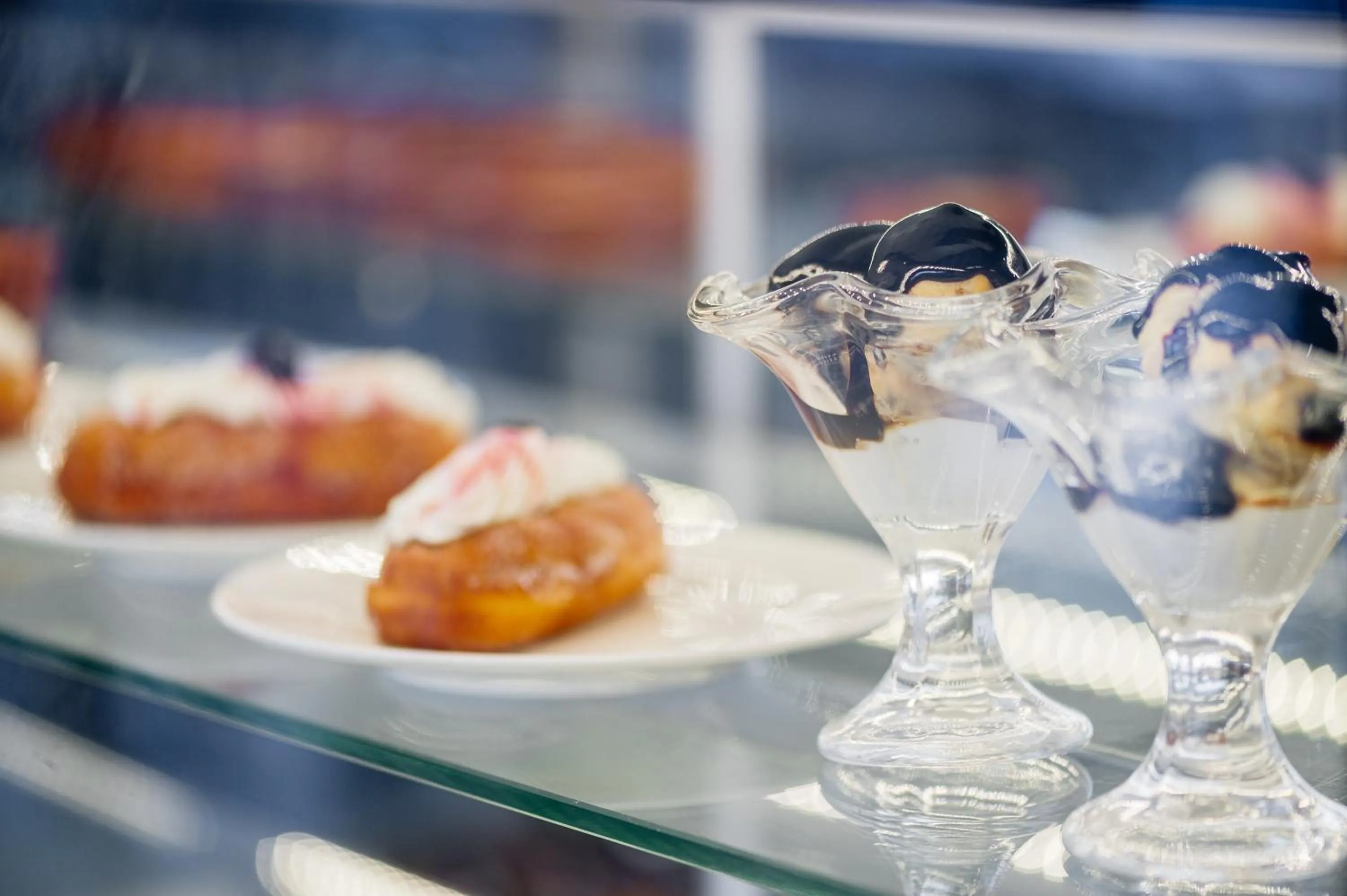 Restaurant/places to eat in Royal Palace Hotel