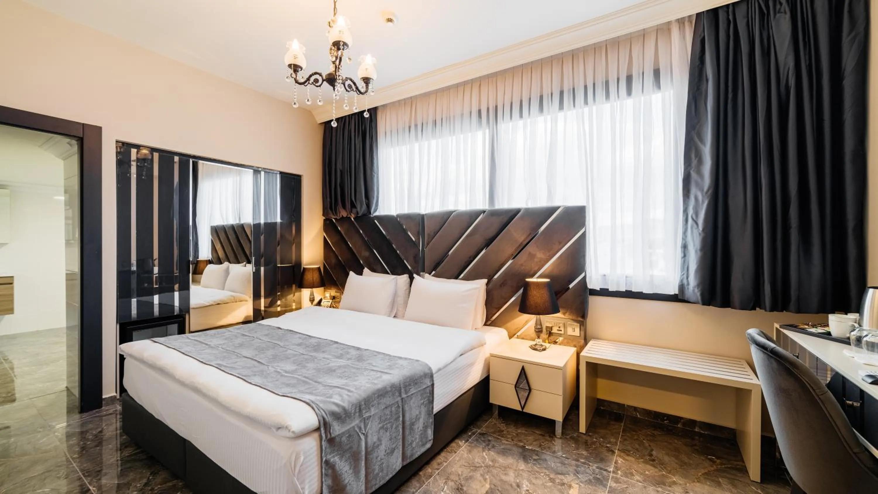 Bed in Royal Palace Hotel