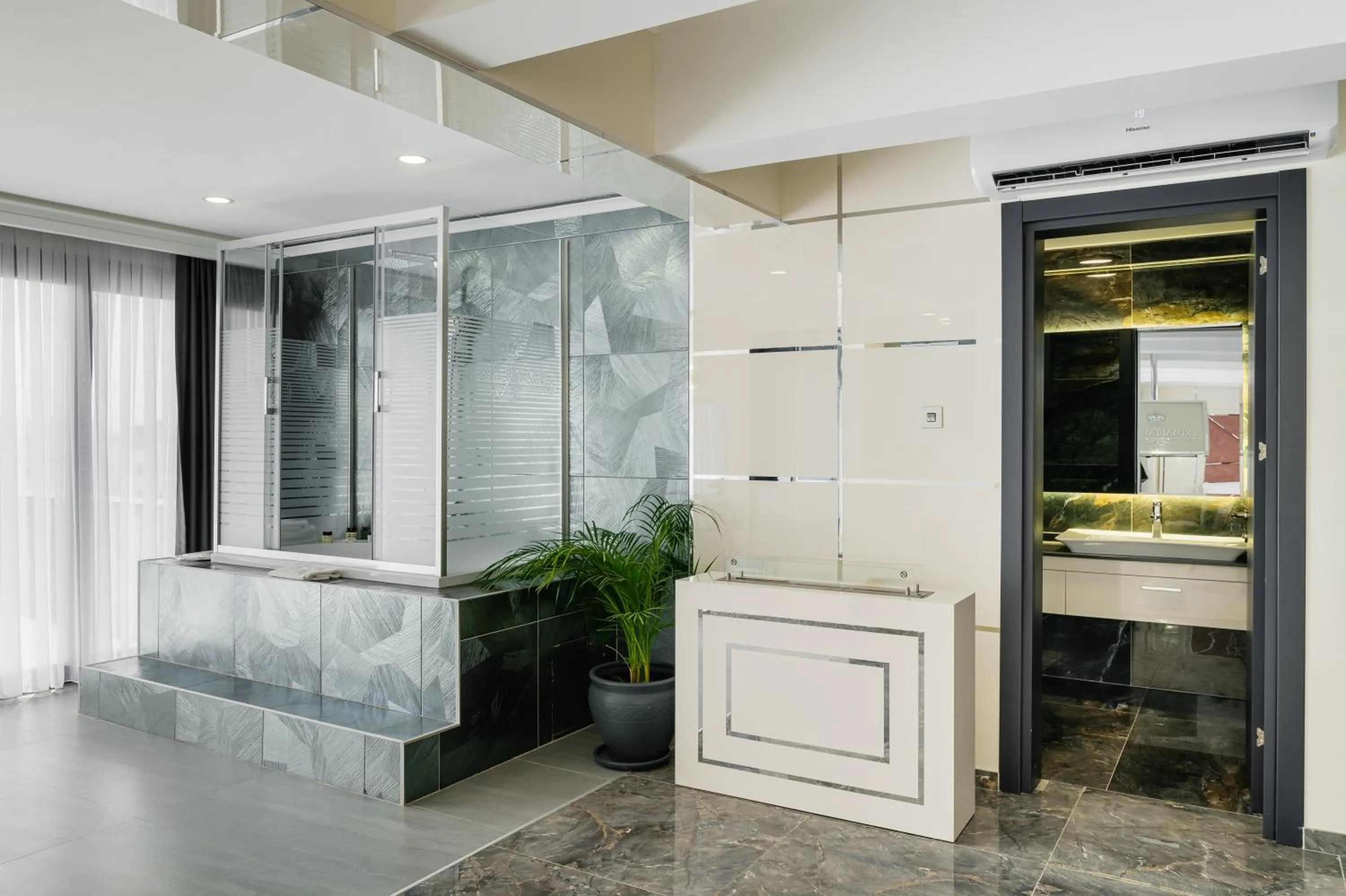 Photo of the whole room in Royal Palace Hotel