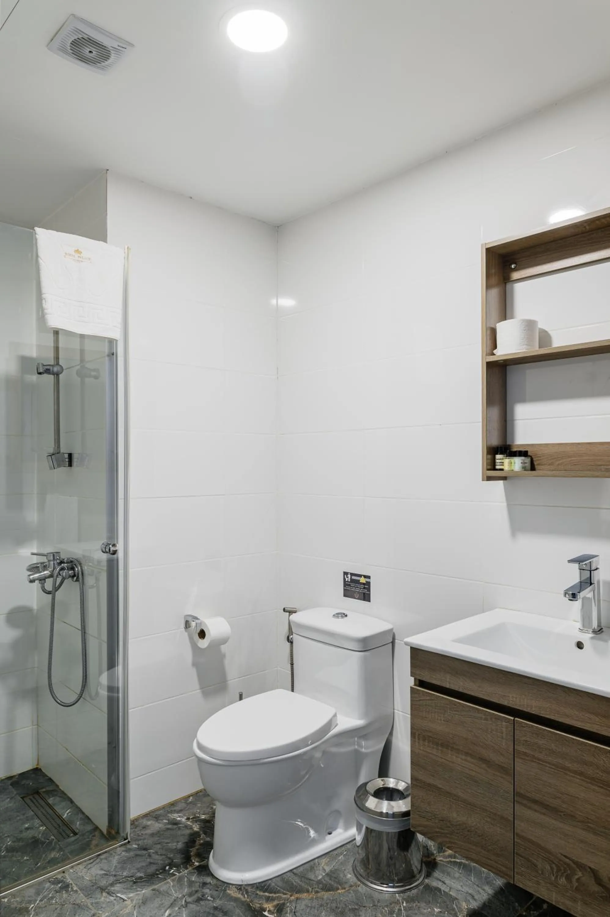 Bathroom in Royal Palace Hotel