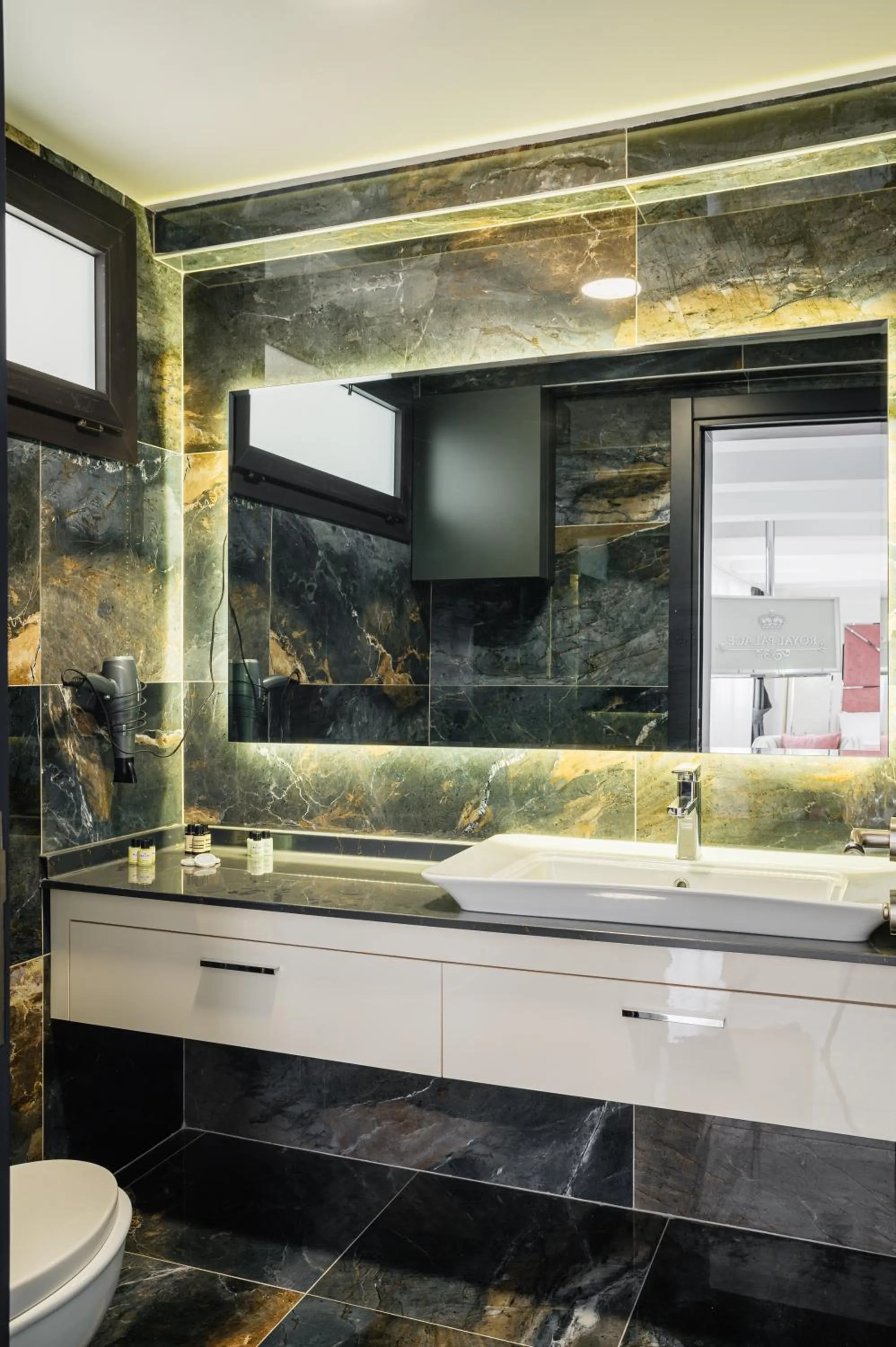 Bathroom in Royal Palace Hotel