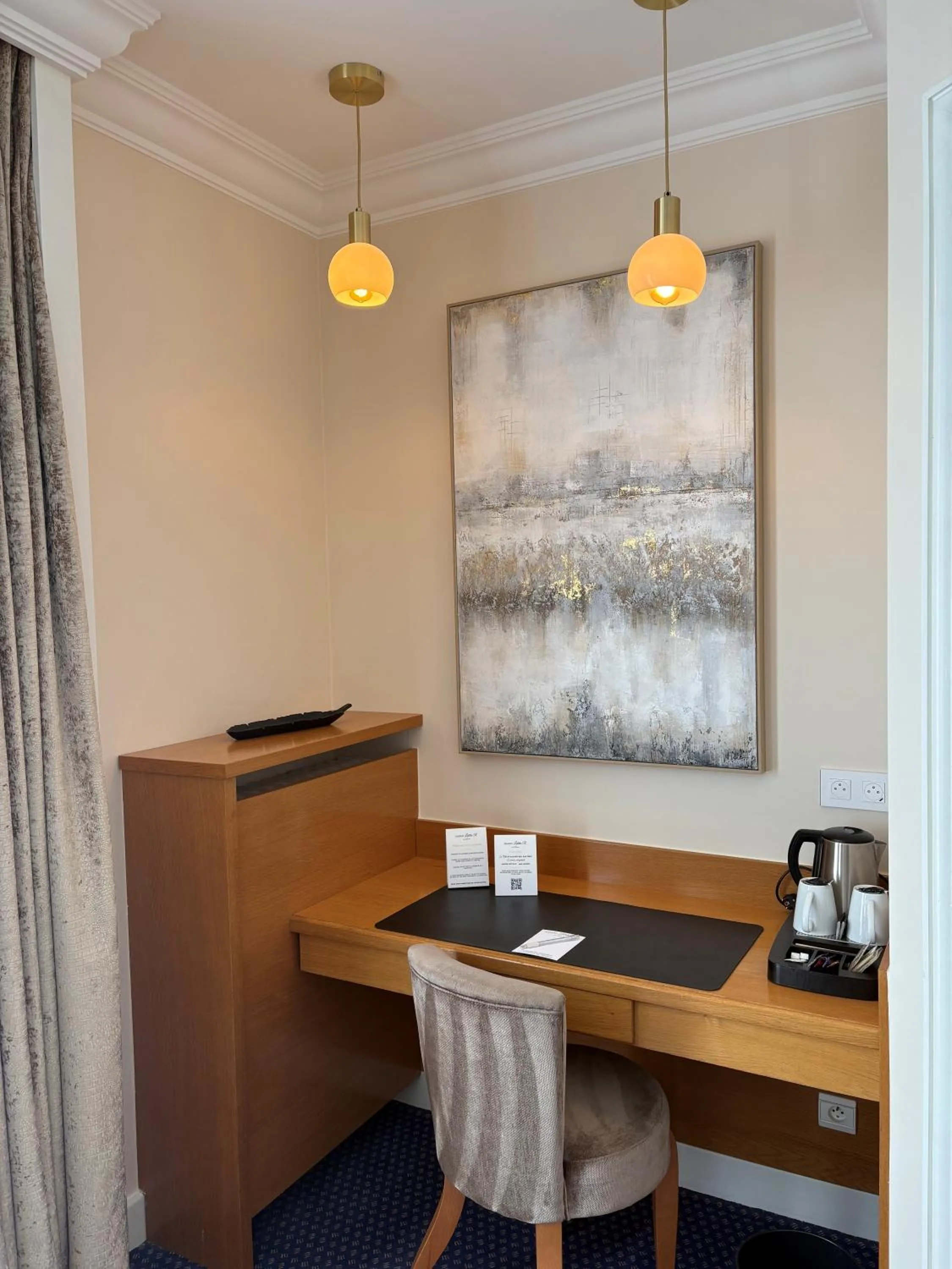 Coffee/tea facilities in Maison LUTETIA R