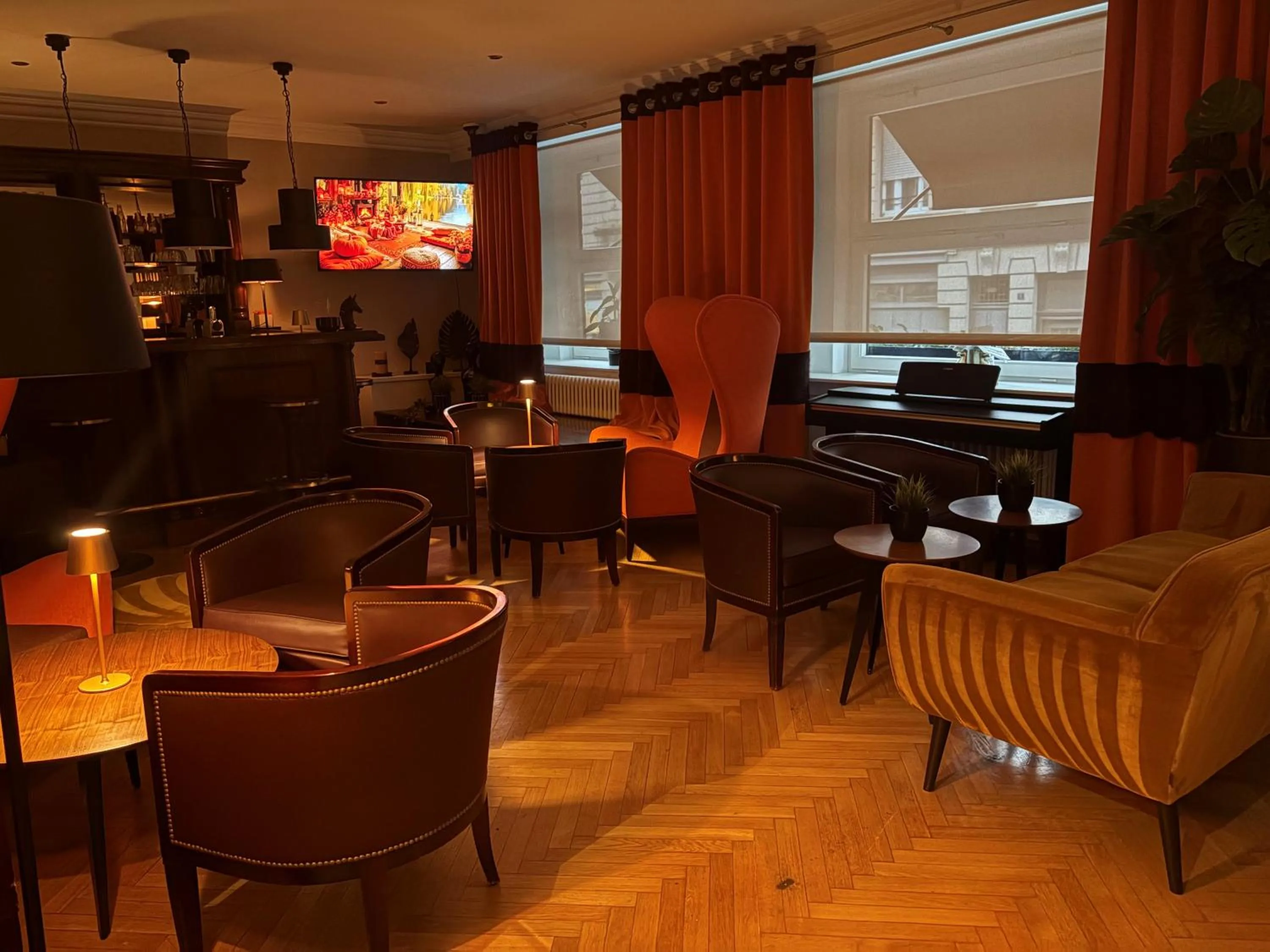 Communal lounge/ TV room in Maison LUTETIA R