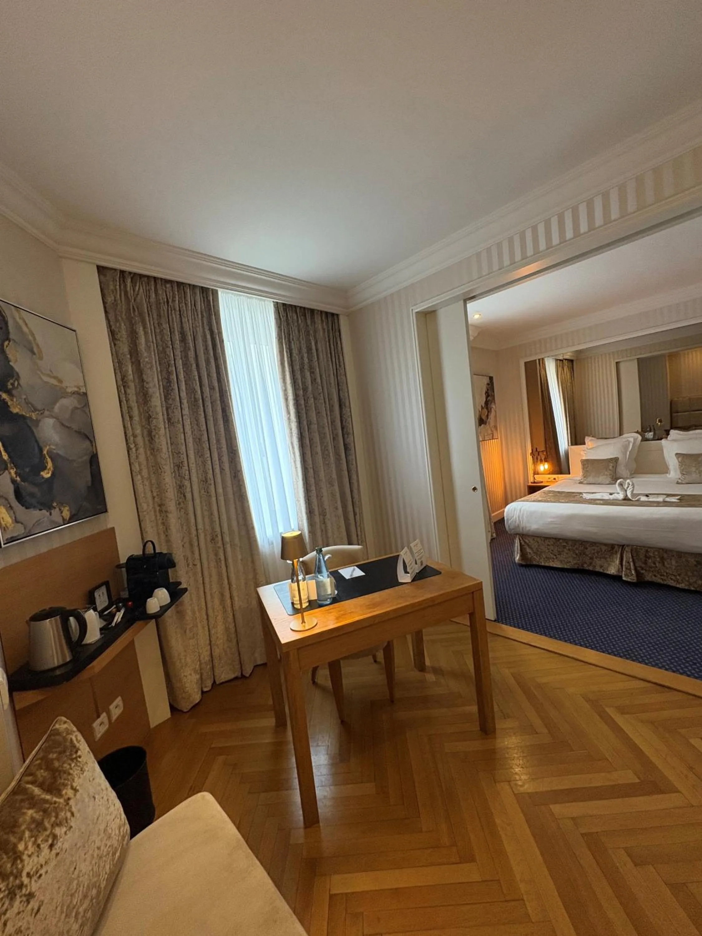 Bedroom, Bed in Maison LUTETIA R