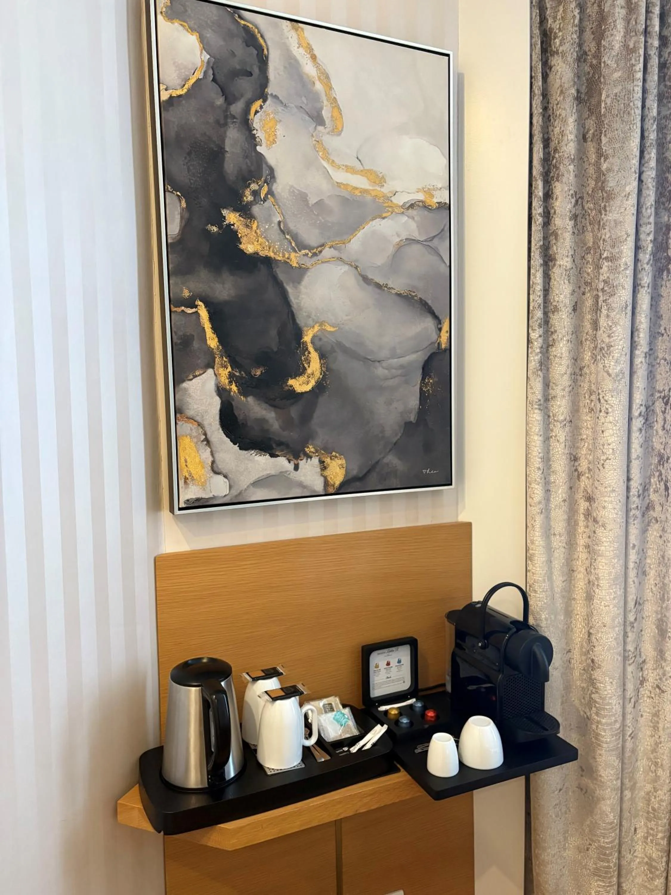 Coffee/tea facilities in Maison LUTETIA R