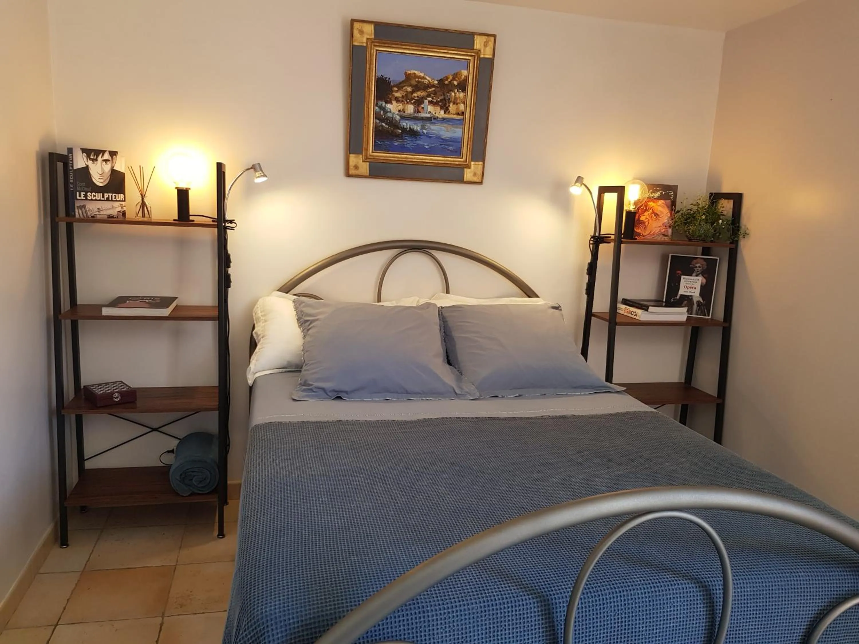 Photo of the whole room, Bed in Les Néfliers chambre d'hôtes