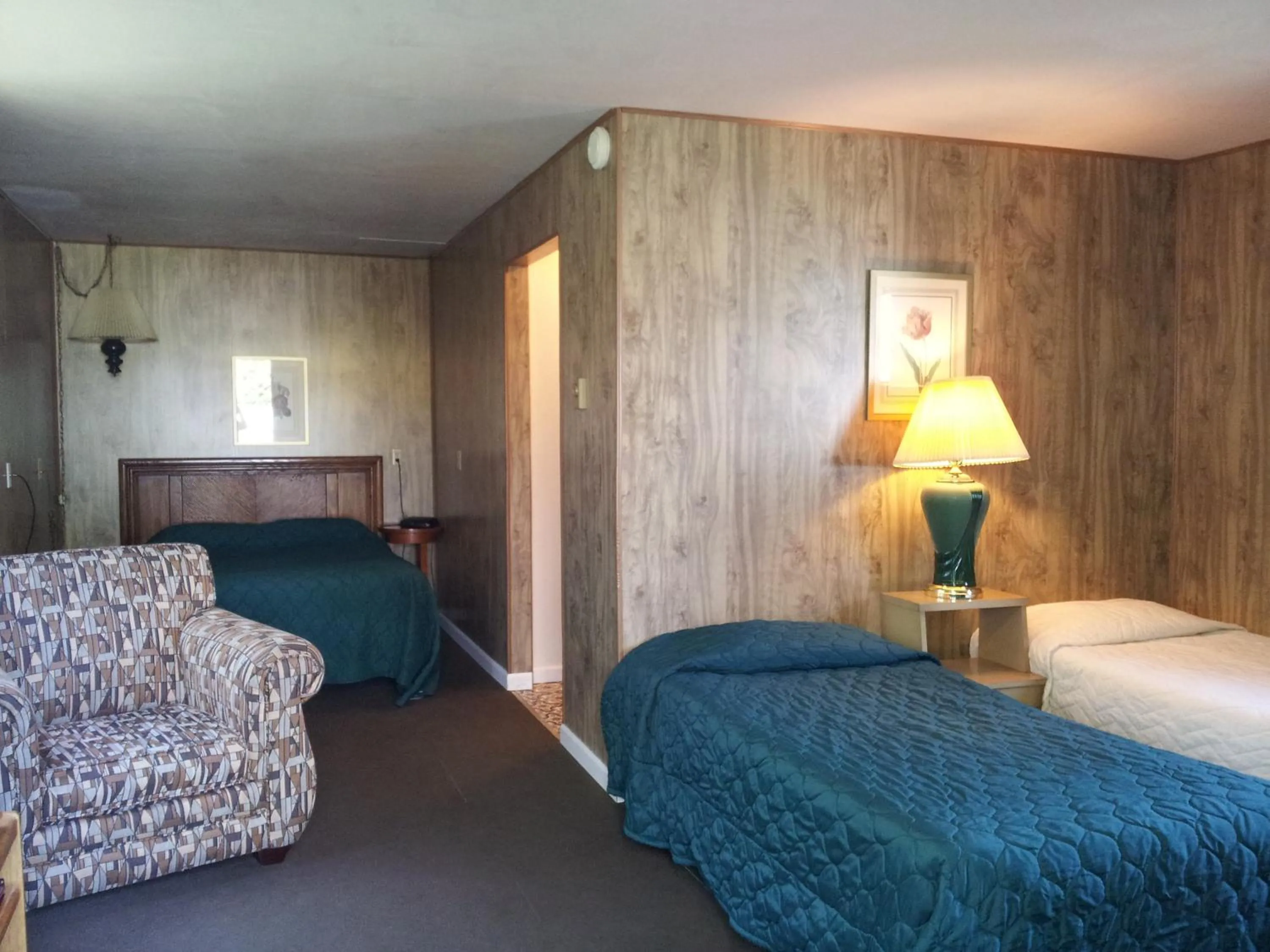 Bed in Ocean Avenue Inn