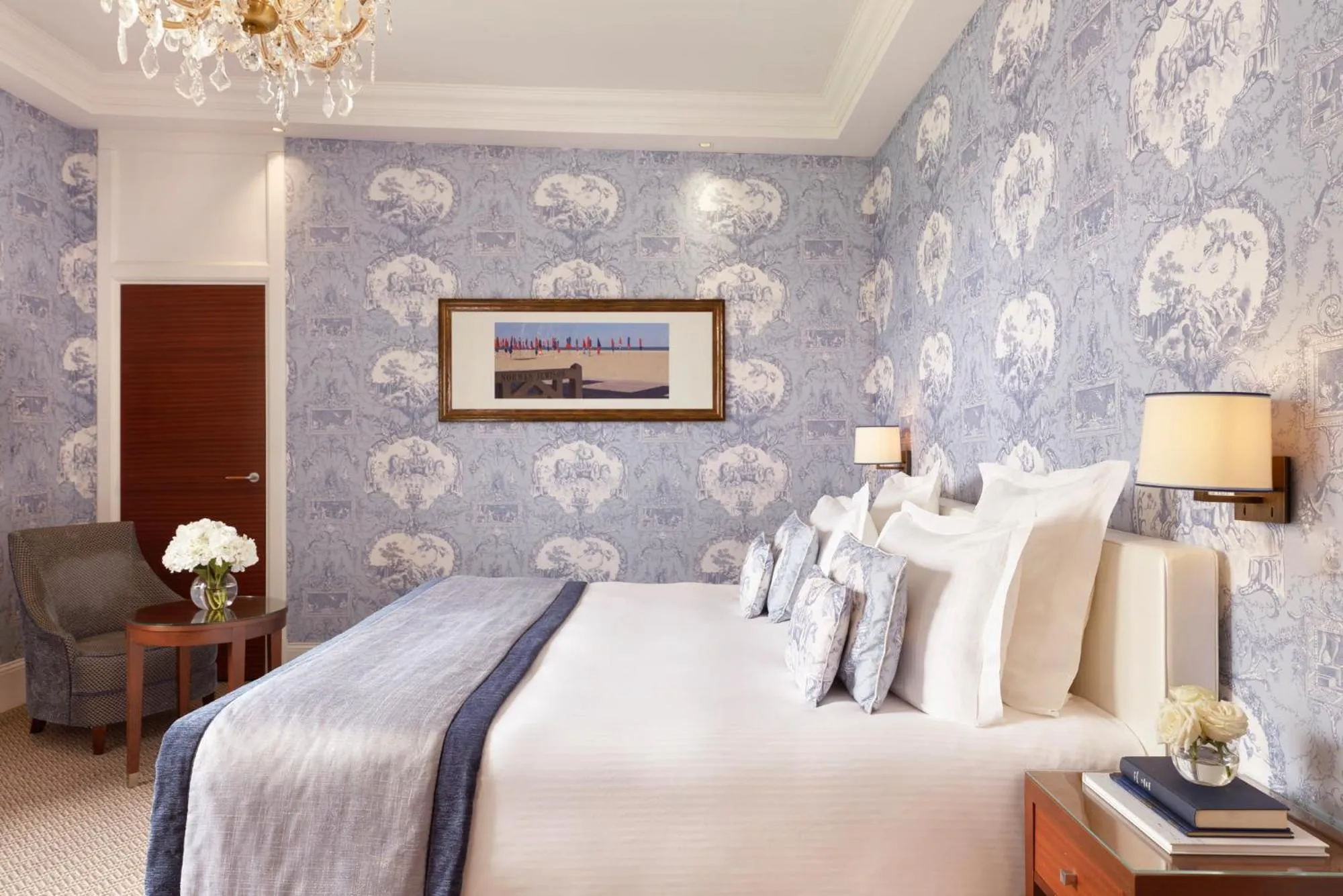 Bedroom, Bed in Hôtel Barrière Le Normandy