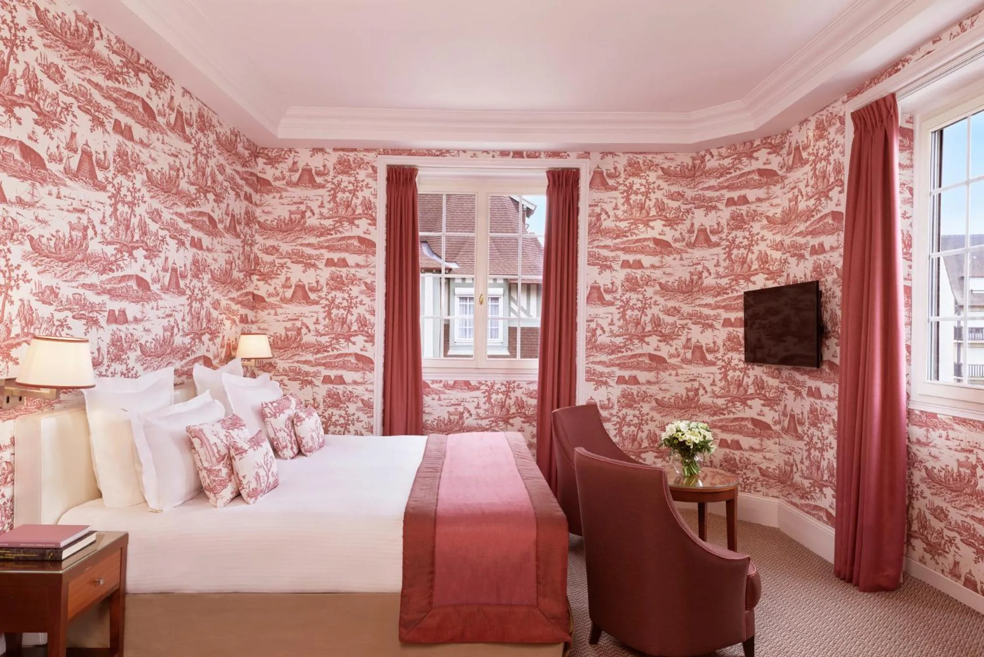 Bedroom, Bed in Hôtel Barrière Le Normandy