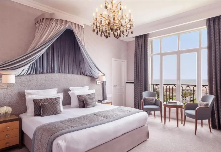 Bedroom, Bed in Hôtel Barrière Le Royal Deauville