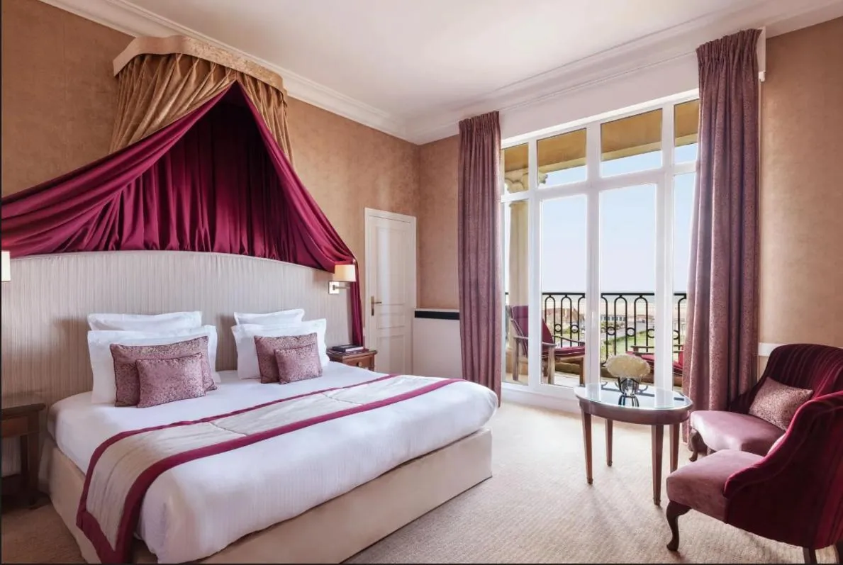 Bedroom, Bed in Hôtel Barrière Le Royal Deauville