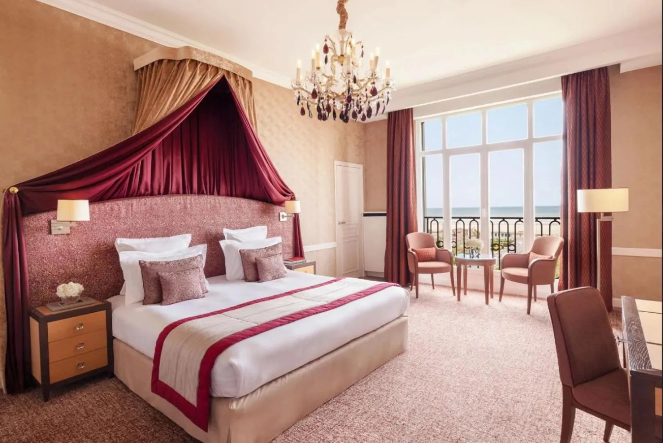 Bedroom, Bed in Hôtel Barrière Le Royal Deauville