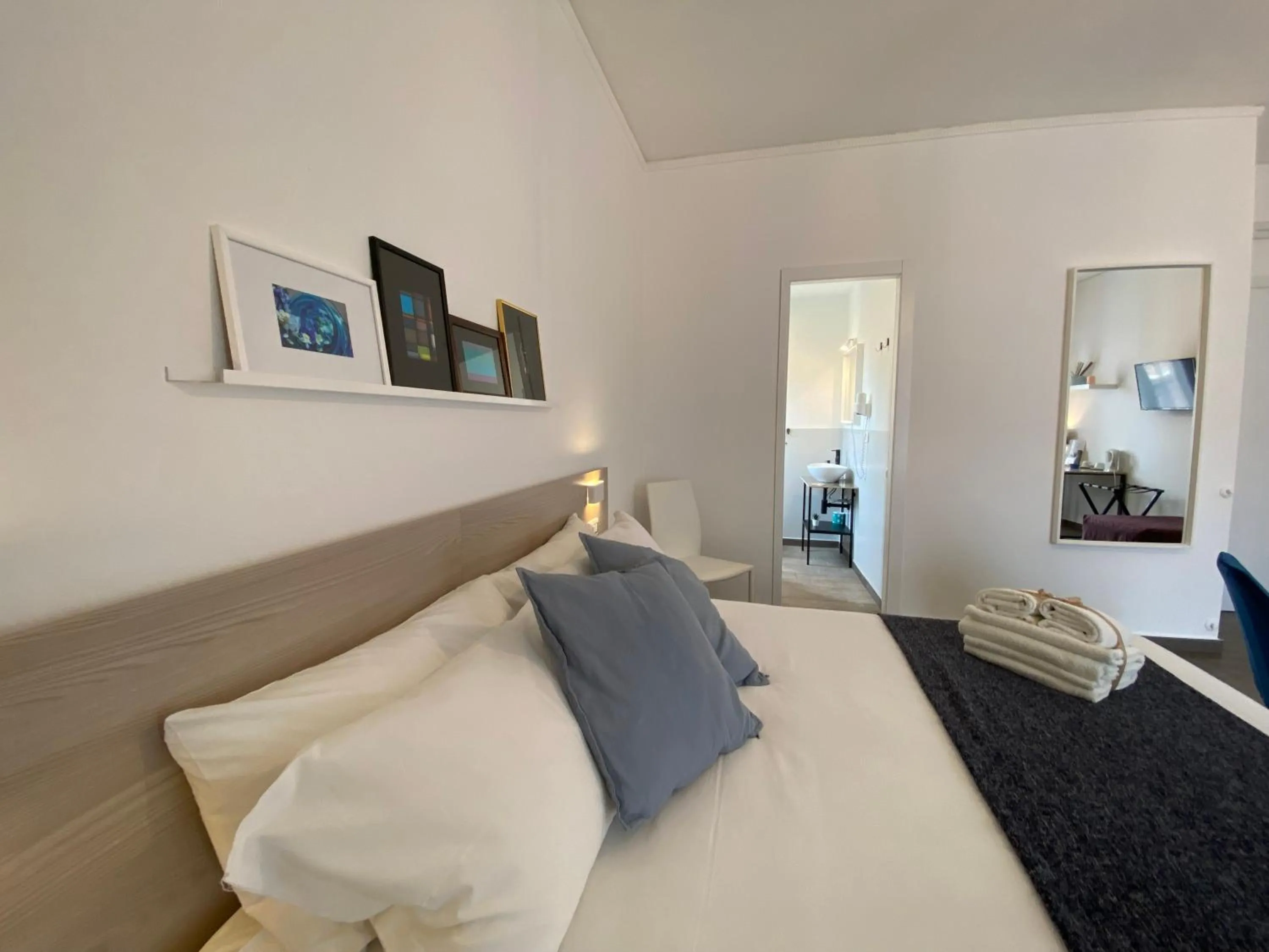 Bedroom, Bed in Ma&Mi Light Rooms