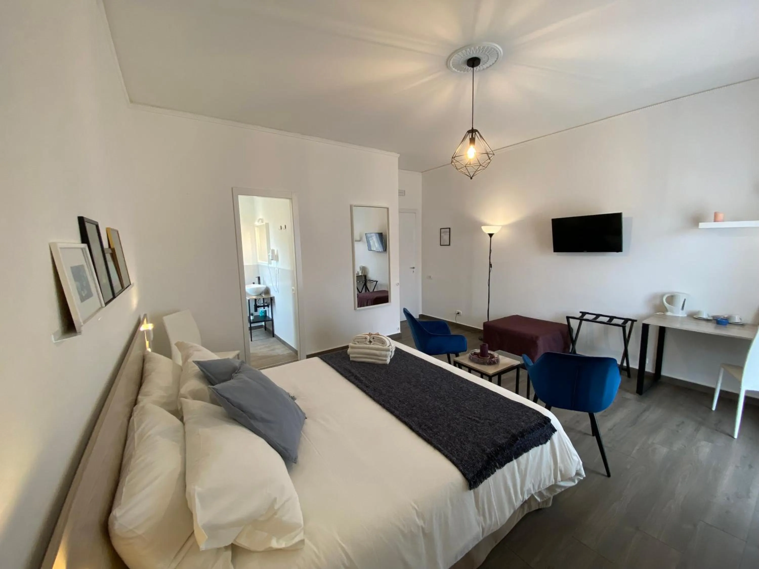 Bedroom, Bed in Ma&Mi Light Rooms