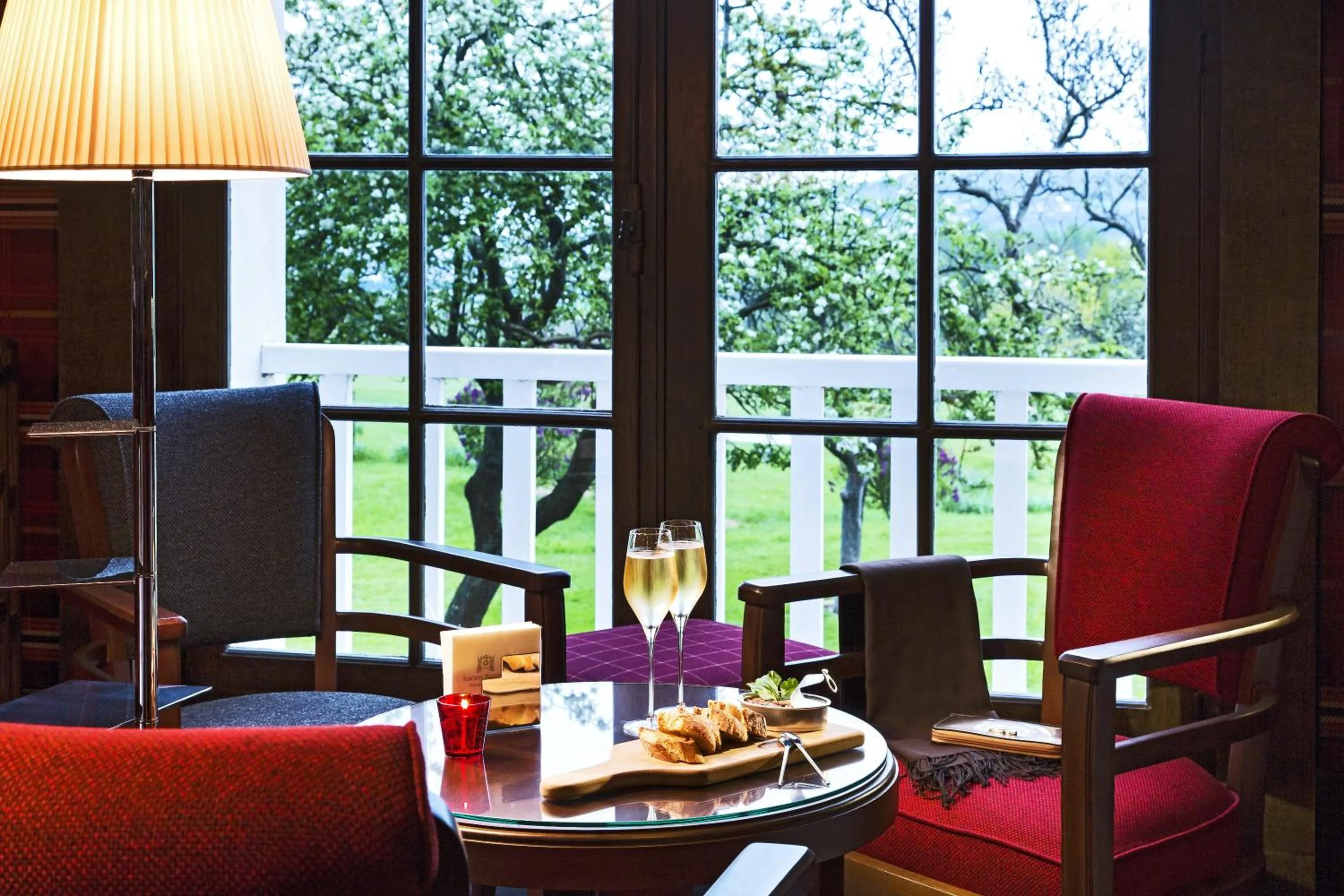 Lounge or bar in Hôtel Barrière L'Hôtel du Golf