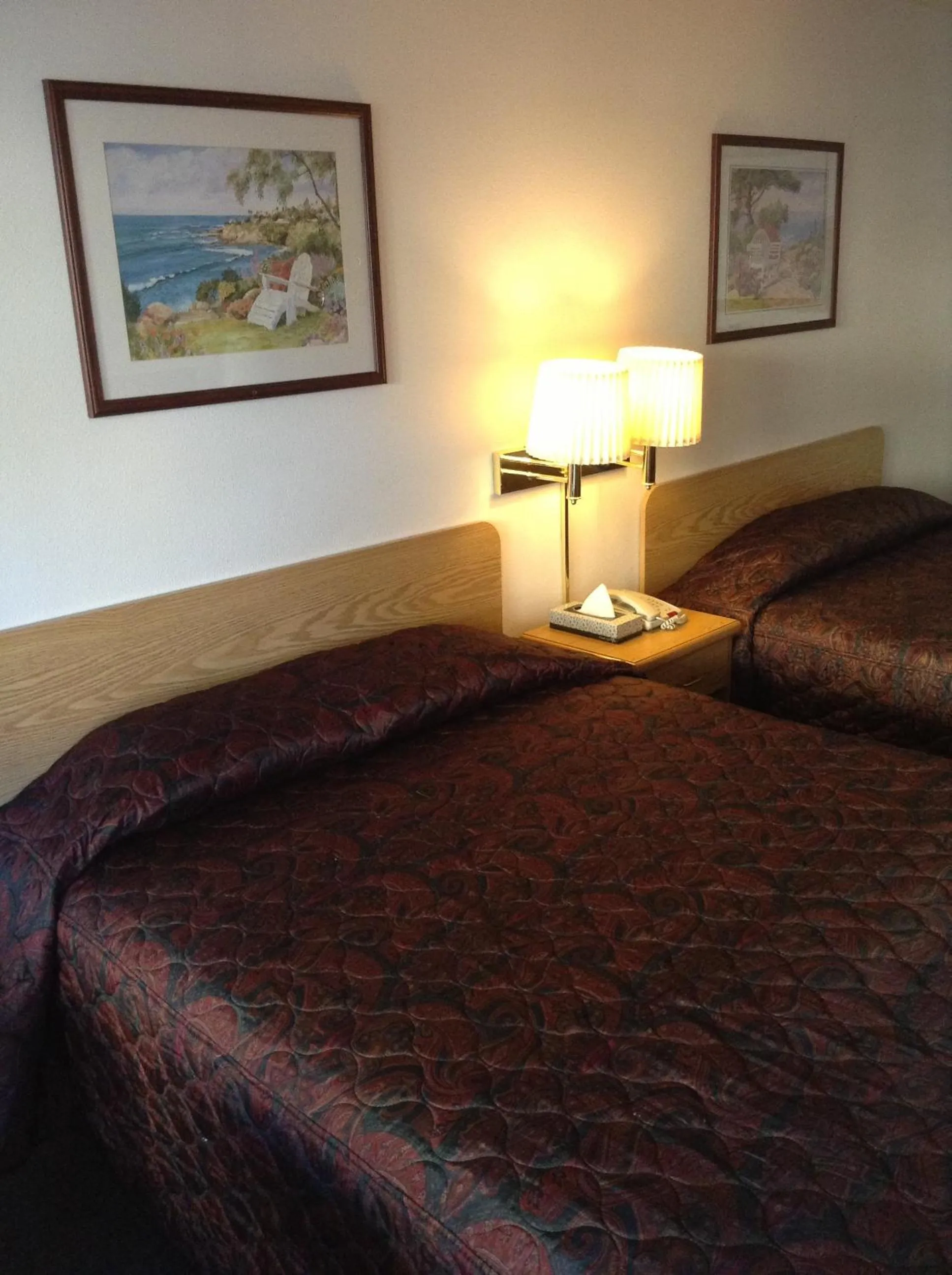 Bed in Coeur D' Alene Budget Saver Motel