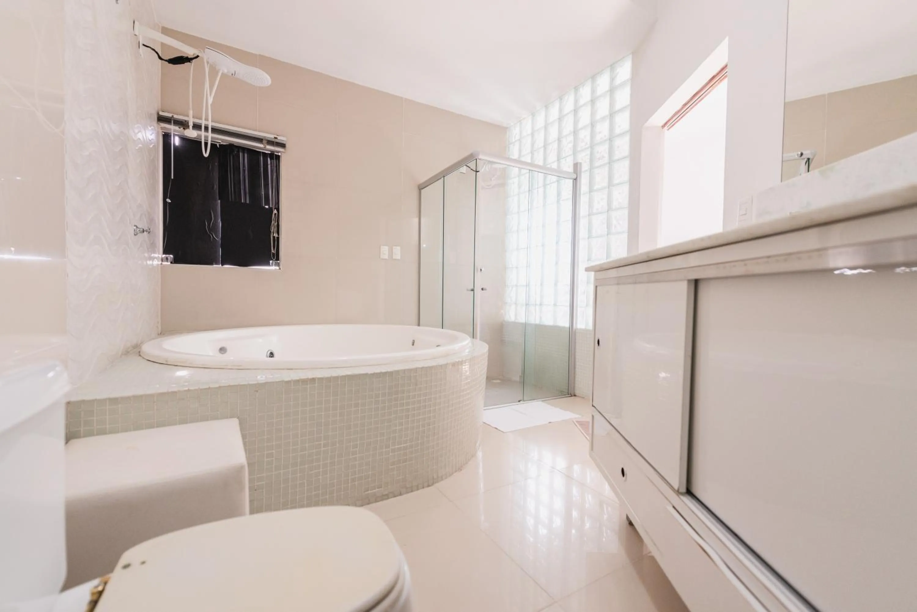 Bath in Cobertura exclusiva em ponta negra com vista para o mar