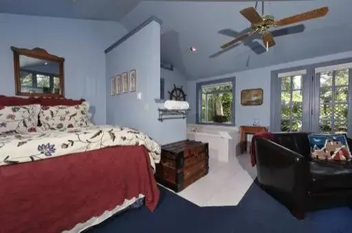 Queen Suite in Country Cottage of Langley Queen Suite in Country Cottage of Langley