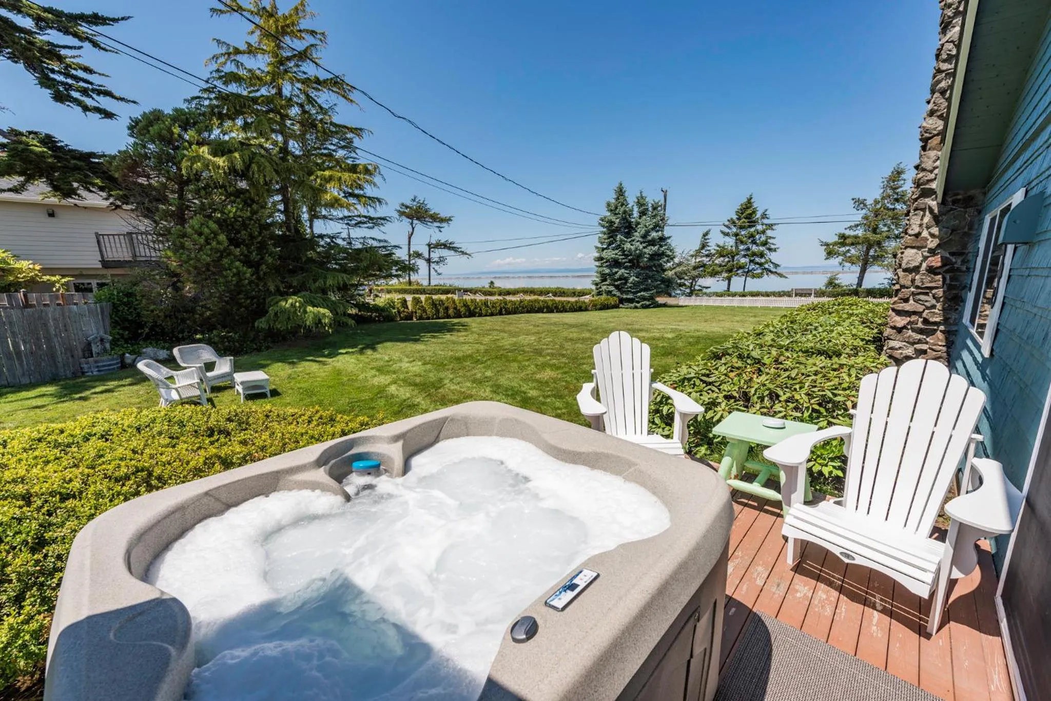 Hot Tub in Juan de Fuca Waterfront Hotel & Cottages