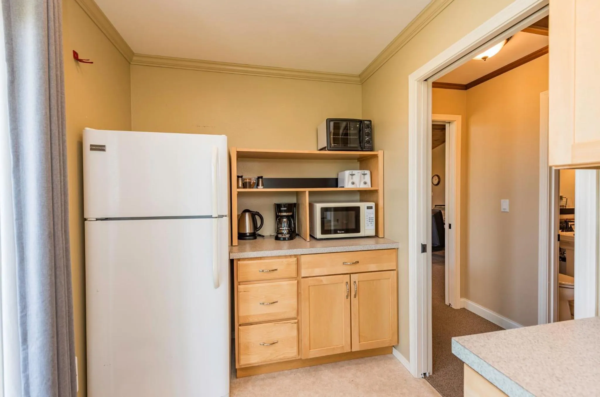 kitchen in Juan de Fuca Waterfront Hotel & Cottages