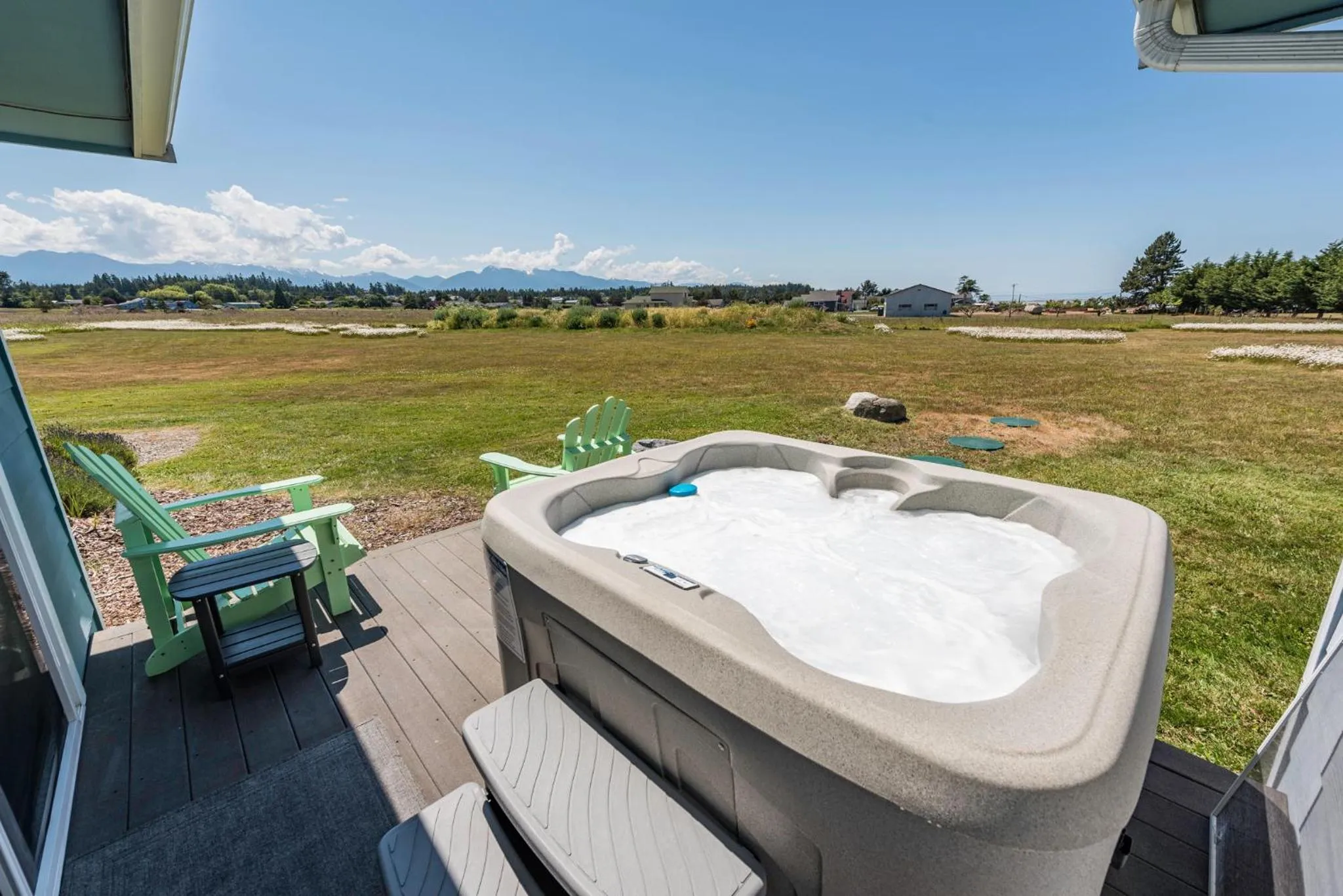 Hot Tub in Juan de Fuca Waterfront Hotel & Cottages