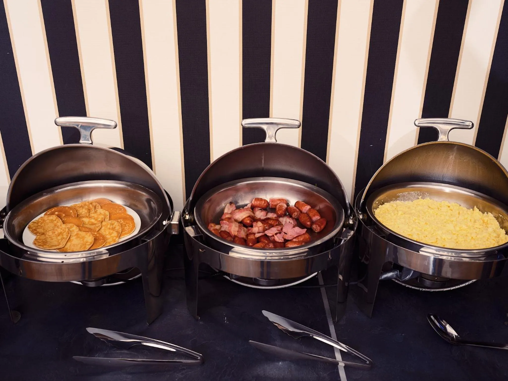 Breakfast in Garrigae Domaine de l'Esterel - piscine & SPA Cinq Mondes