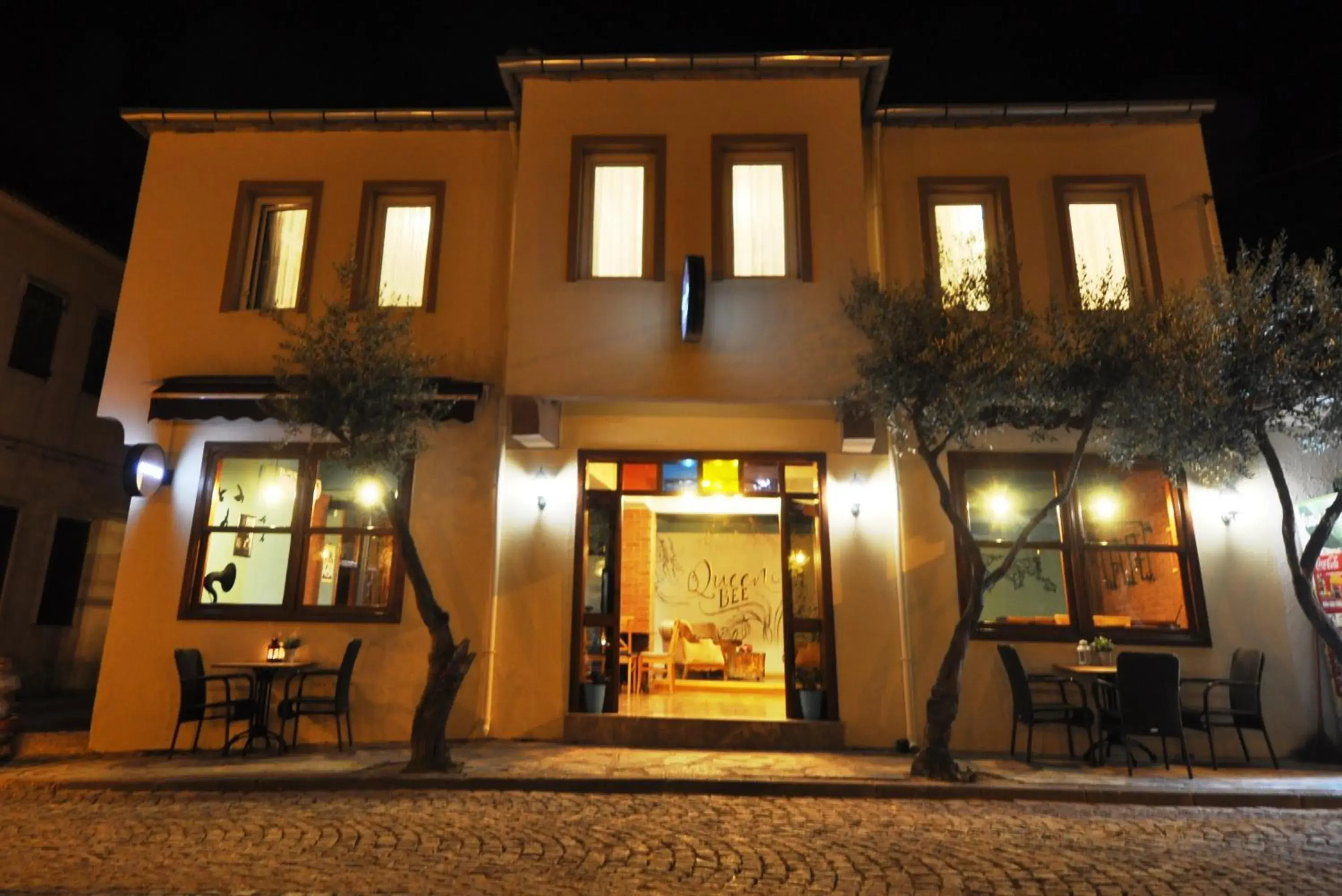 Superior Twin Room in Queen Bee Hotel Superior Twin Room in Queen Bee Hotel