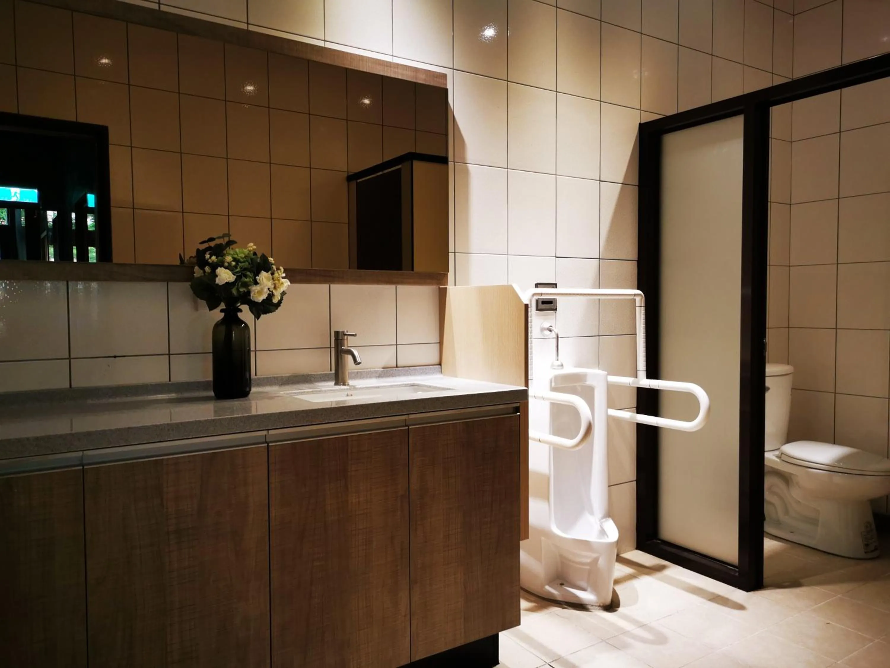 Toilet in Bluewater Hotel Xpark Gloria Outlets Taoyuan Baseball Stadium