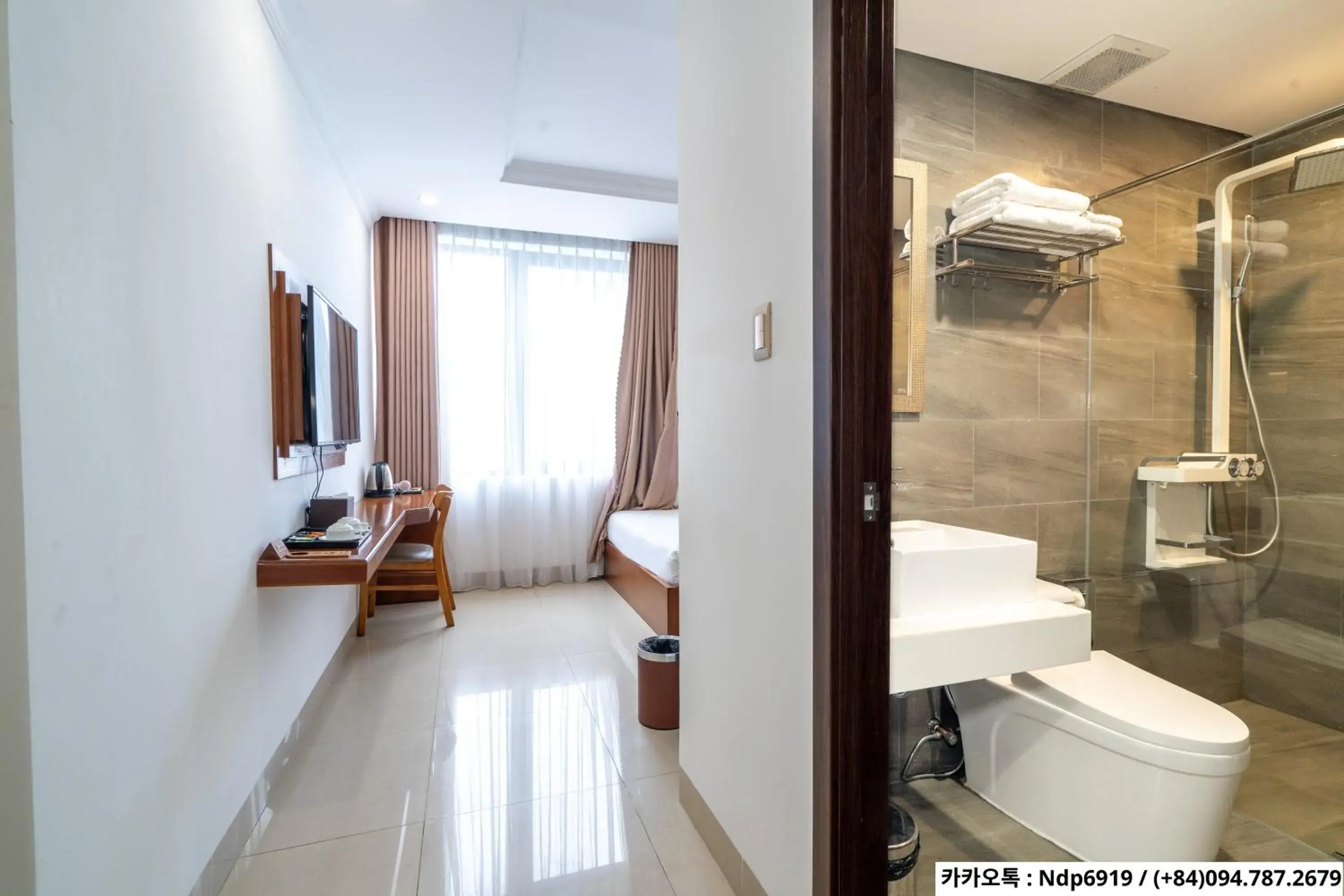 Superior Queen Room in K Hotel Sauna and Massage Superior Queen Room in K Hotel Sauna and Massage