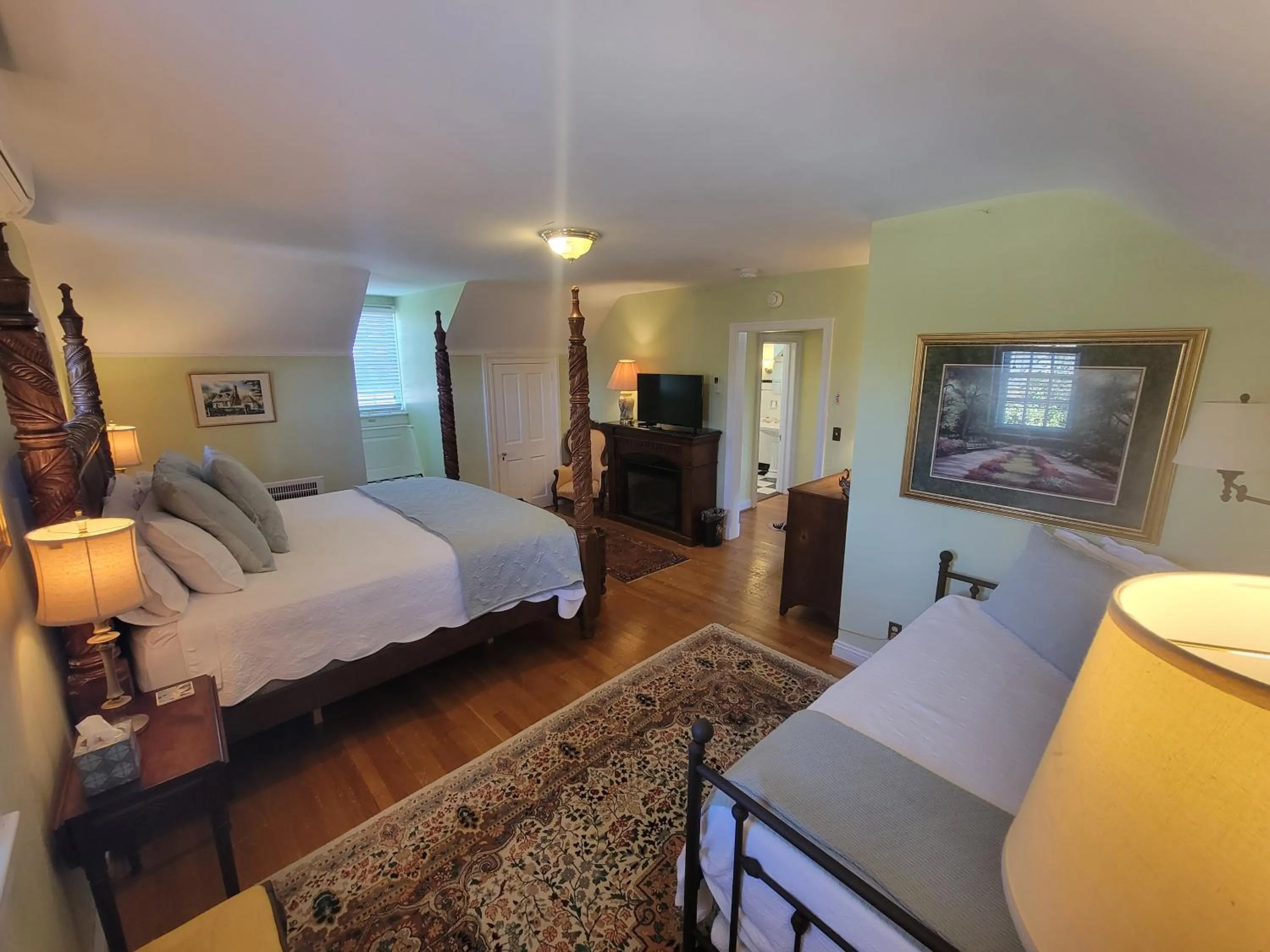 Bed in Hornsby House Inn